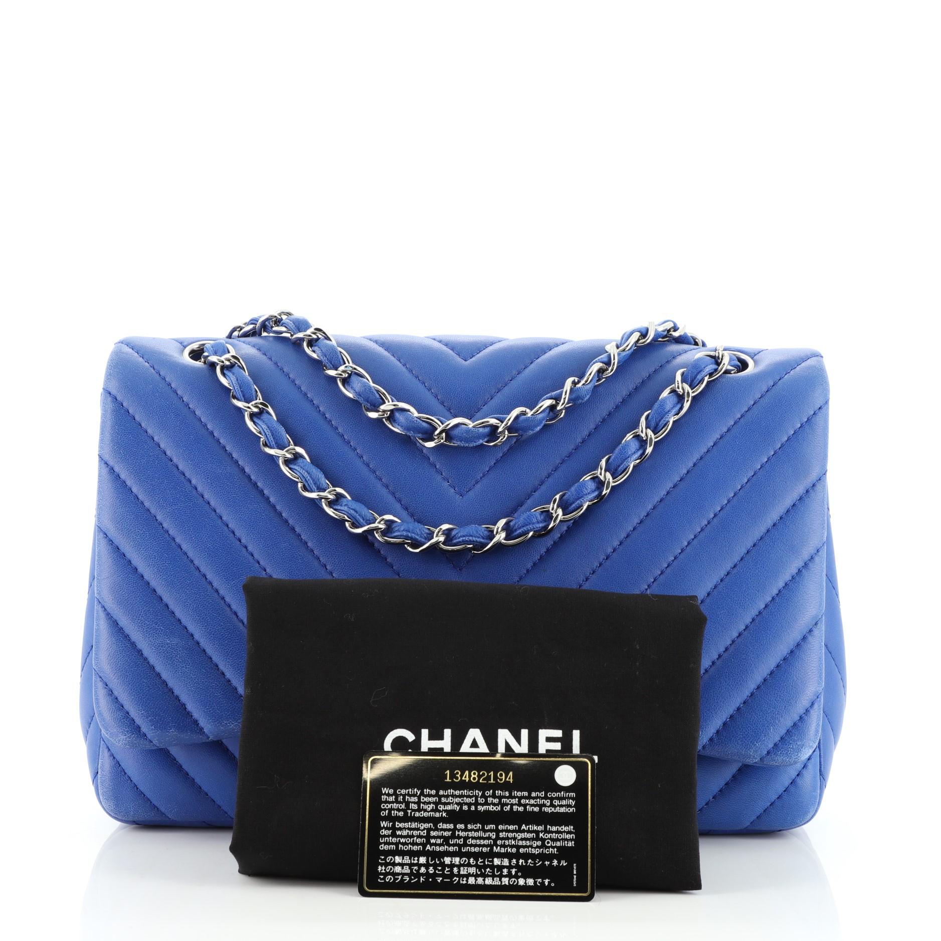 Condition: Good. Odor in interior. Creasing, wear and scuffs on exterior, underneath flap and in interior, small indentations on base and rear pocket, heavy wear on exterior and flap edges. Moderate wear on strap, scratches on hardware.
Accessories: