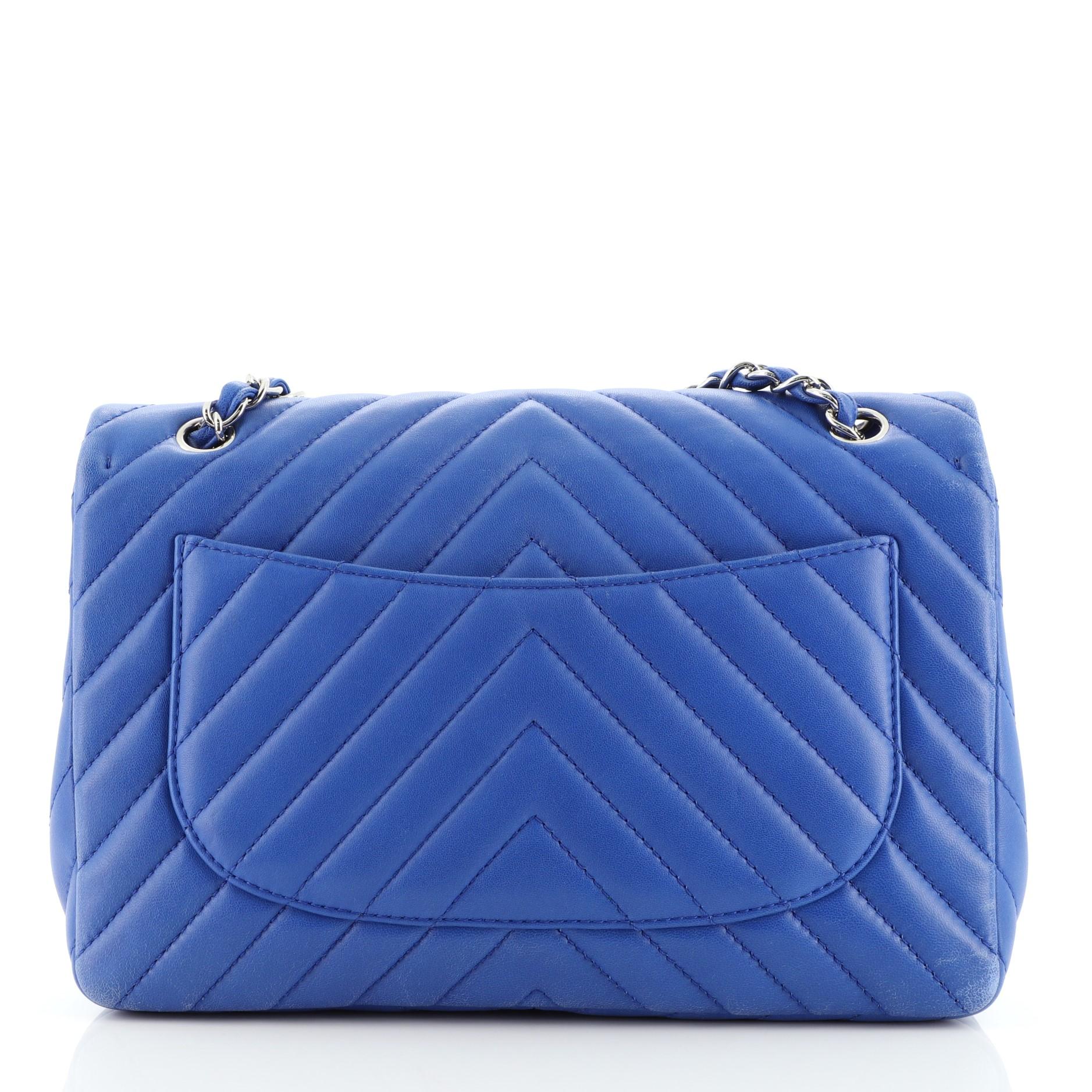 Chanel Classic Single Flap Bag Chevron Lambskin Jumbo In Good Condition For Sale In Irvine, CA