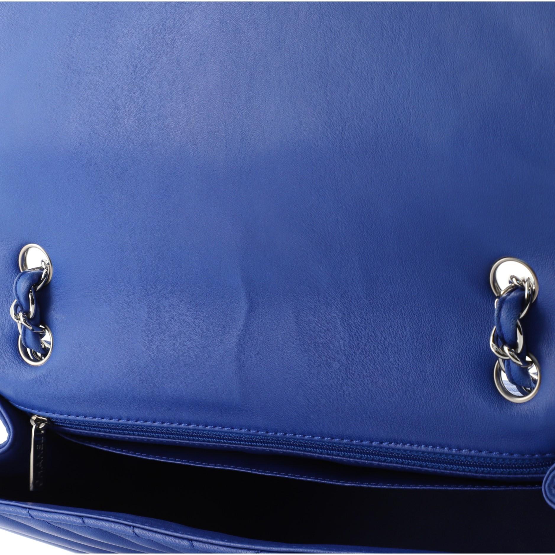 Chanel Classic Single Flap Bag Chevron Lambskin Jumbo For Sale 4