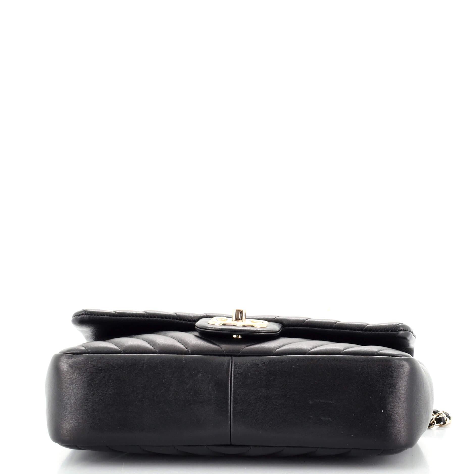 Chanel Classic Single Flap Bag Chevron Lambskin Medium In Good Condition In NY, NY
