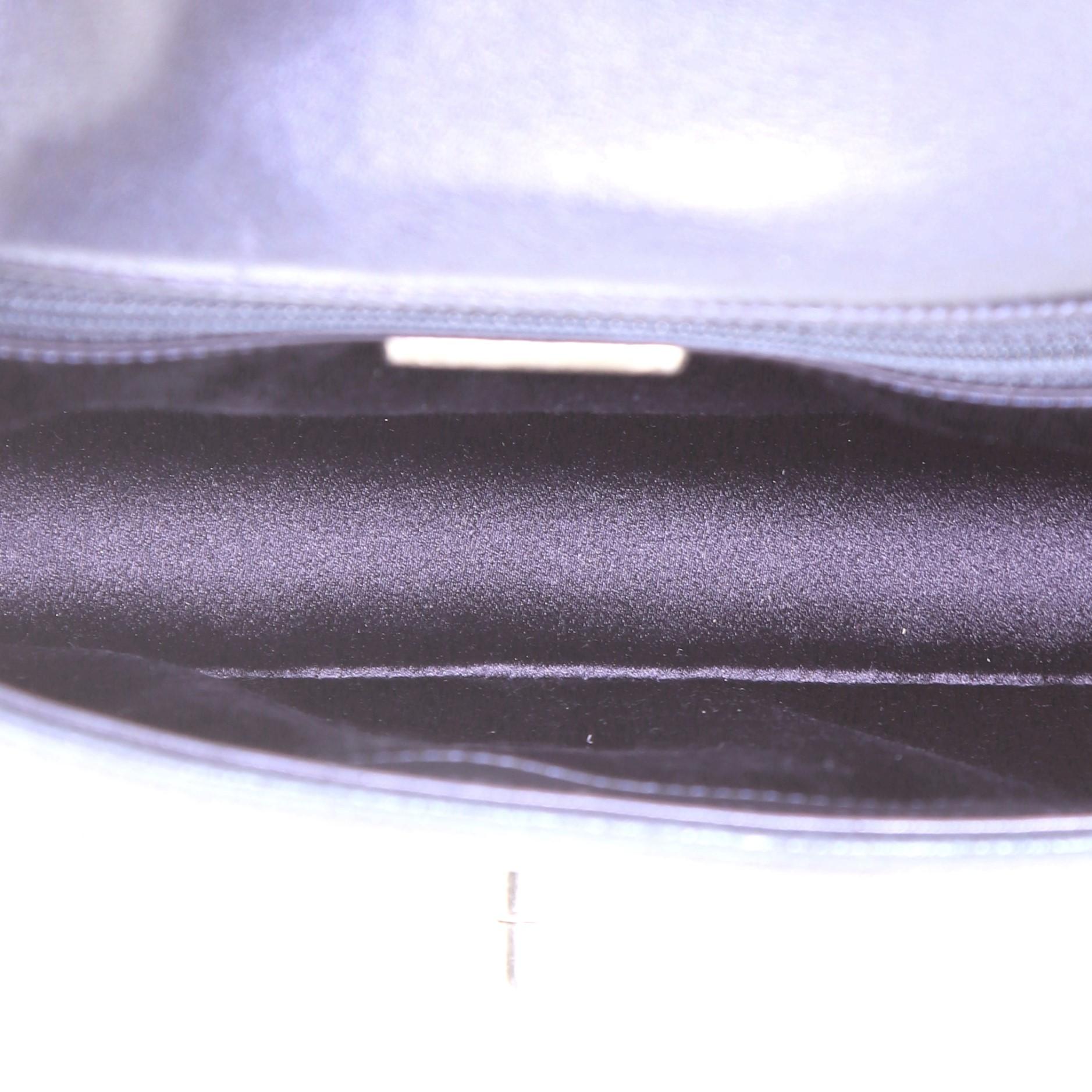 Chanel Klassische Chanel-Einfachtasche aus Leder mit Kristallverzierung Medium 1