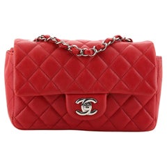 Chanel - Sac à rabat simple classique en cuir d
agneau matelassé Mini