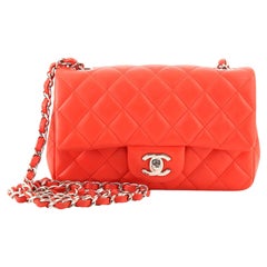 Chanel - Sac à rabat simple classique en cuir d
agneau matelassé Mini