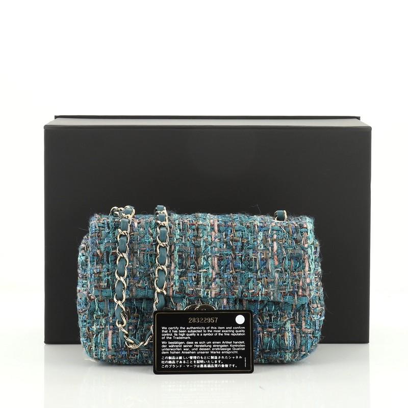 
This Chanel Classic Single Flap Bag Quilted Tweed and Ribbon Mini, crafted from green and multicolor quilted tweed and ribbon, features woven-in leather chain strap and gold-tone hardware. Its CC turn-lock closure opens to a green leather interior
