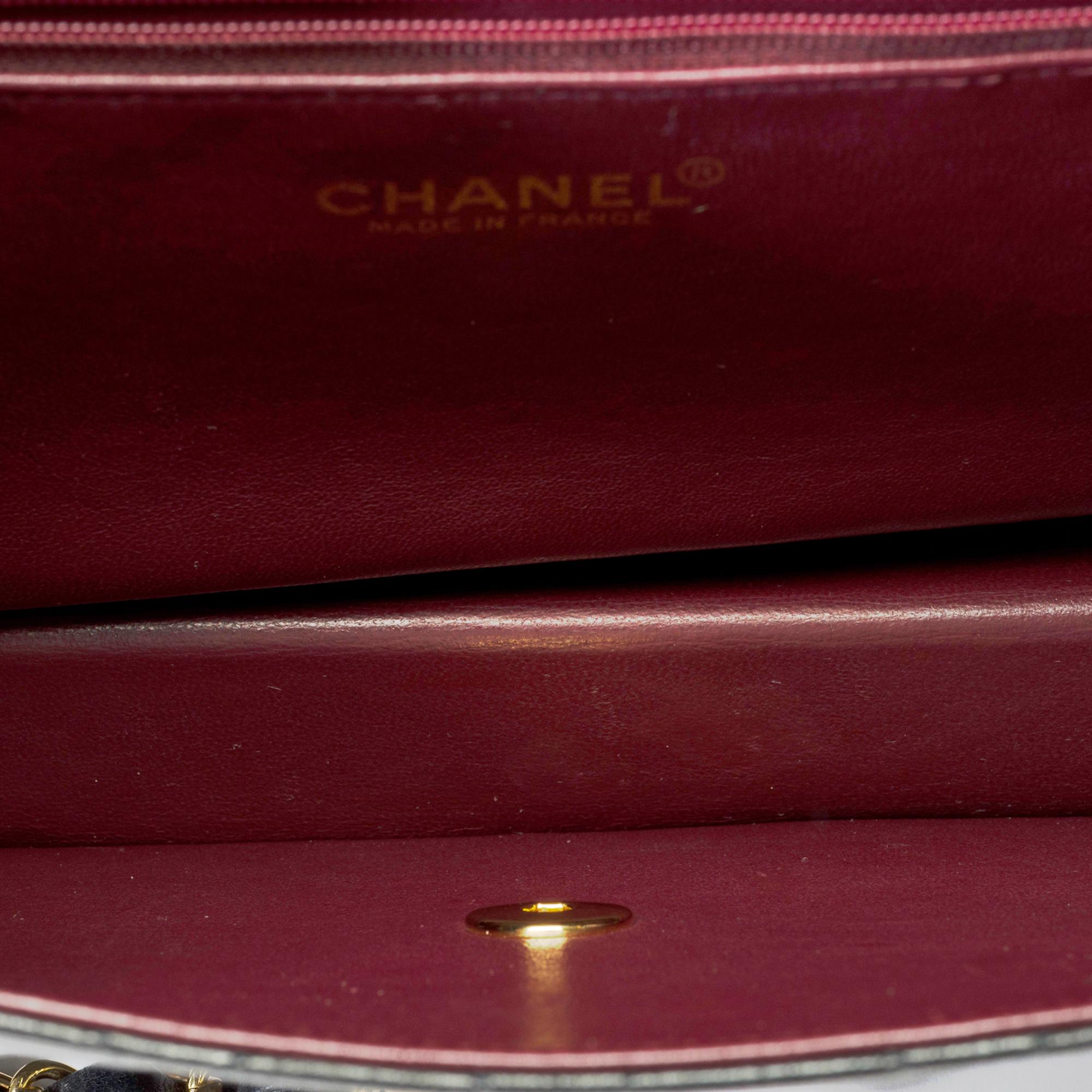 Chanel Classic single flap shoulder bag in black quilted lambskin leather , GHW 4