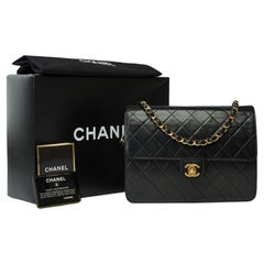 Chanel Classic single flap shoulder bag in black quilted lambskin leather , GHW