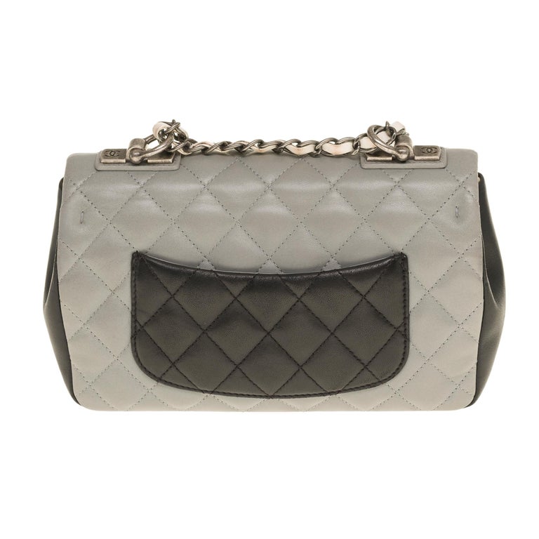 Splendid and Rare Chanel Classique limited edition bag with simple flap in tricolor quilted lambskin leather (grey/black/white), black silver-plated metal hardware, silver-plated metal handle intertwined with white leather allowing a hand, shoulder