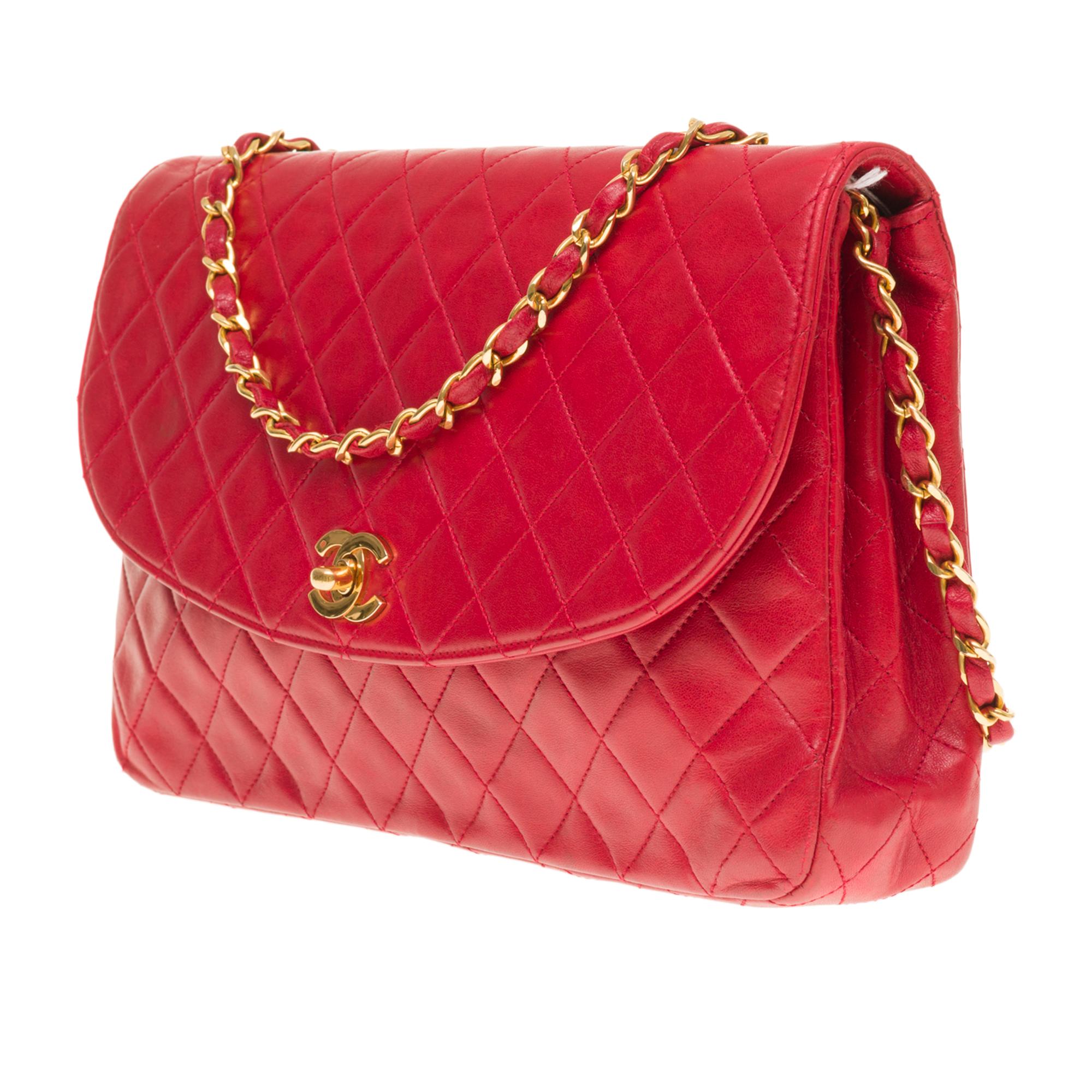 Chanel Classic Single Flap shoulder bag in Red quilted lambskin, GHW In Good Condition In Paris, IDF