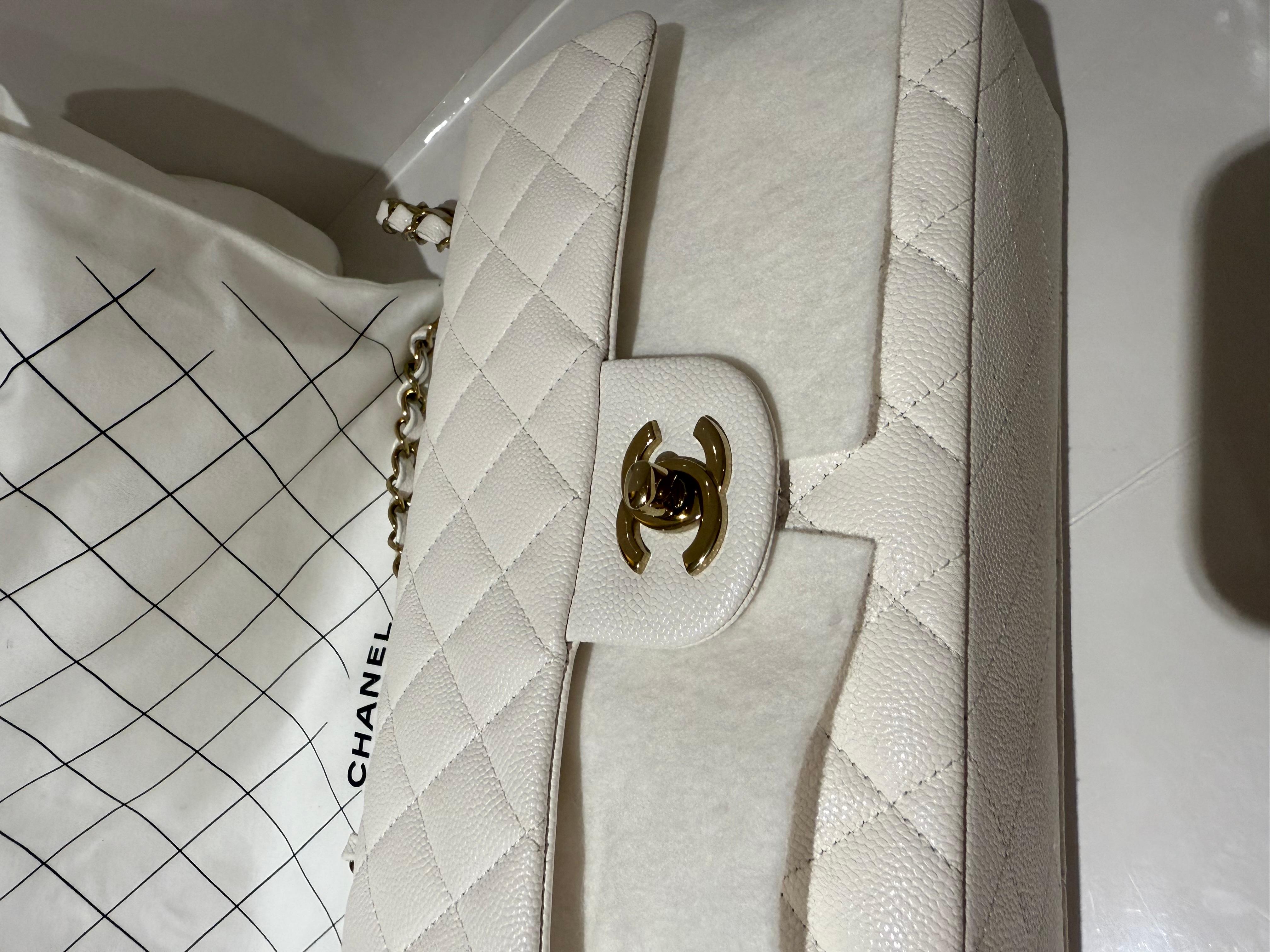 Chanel Classic - Petit sac à double rabat en caviar blanc LGHW en vente 1