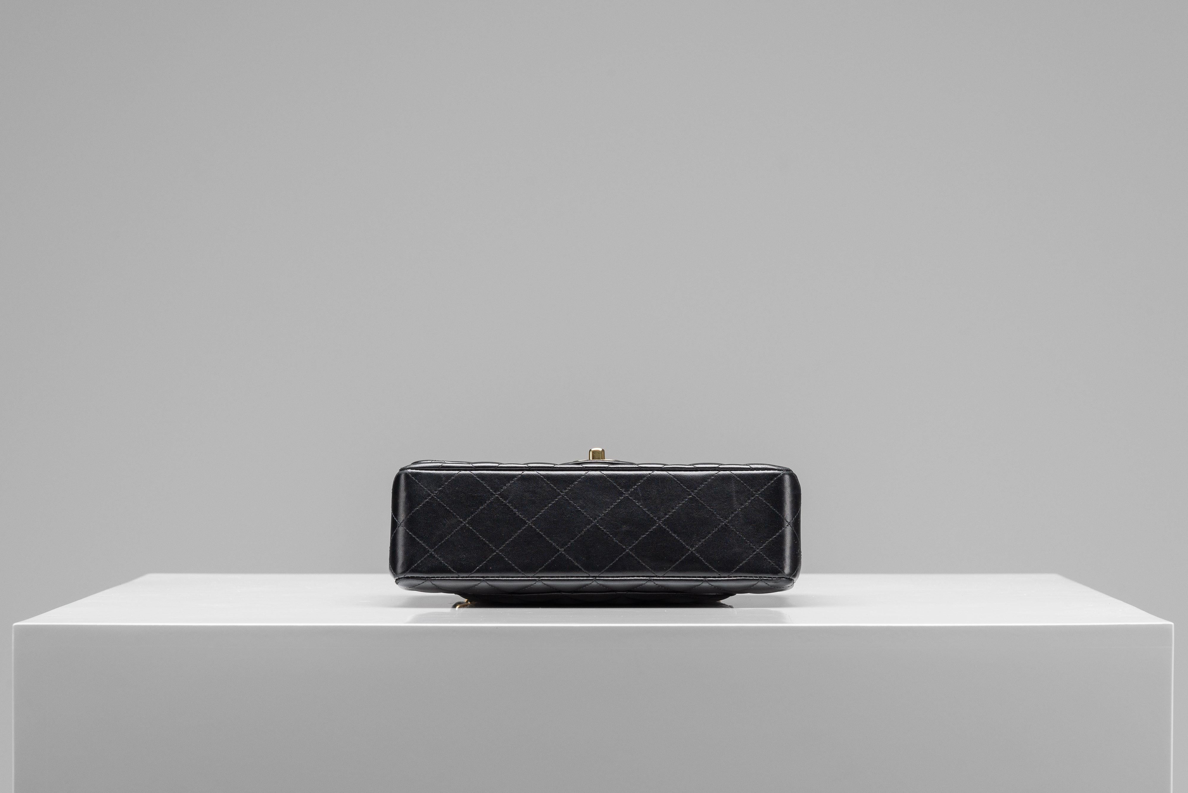 Women's or Men's Chanel Classic Small Lambskin as new from 2022
