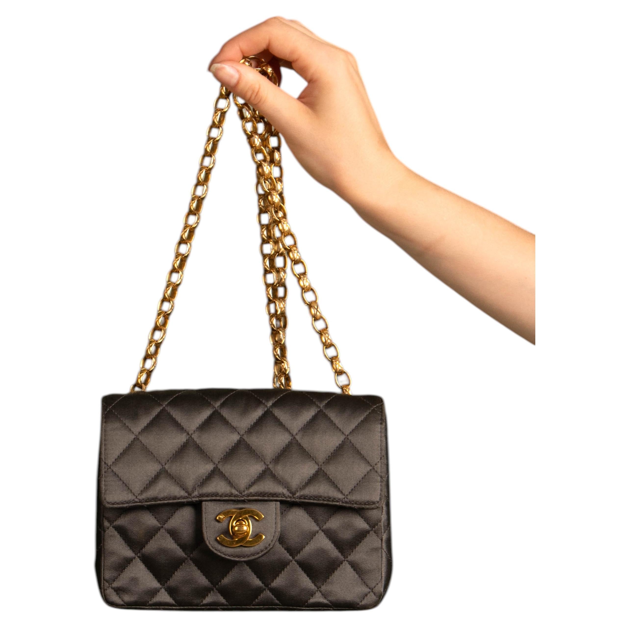 Sac Chanel Classic Square signé Karl Lagerfeld, vers 1990 en vente