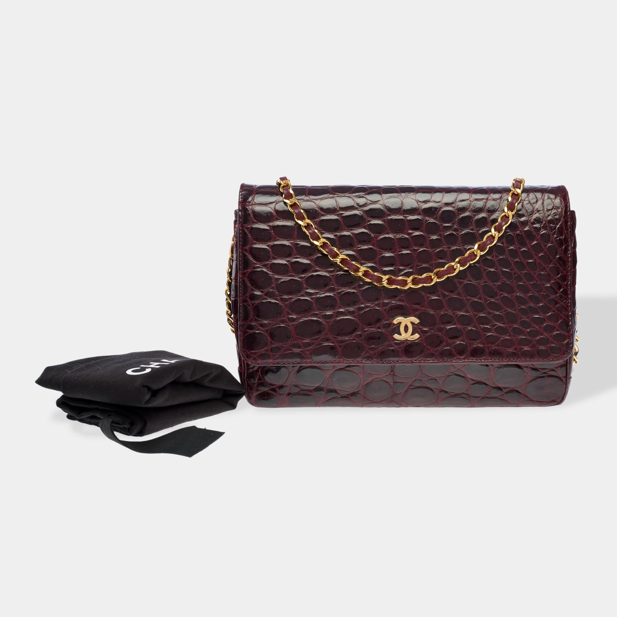 Amazing​ ​&​ ​Rare​ ​Bag​ ​Chanel​ ​Timeless/Classic​ ​shoulder​ ​flap​ ​bag​ ​in​ ​burgundy​ ​Mississippiensis​ ​Alligator​ ​leather​ ​,​ ​gold​ ​metal​ ​trim,​ ​a​ ​chain​ ​handle​ ​in​ ​gold​ ​metal​ ​interlaced​ ​with​ ​burgundy​ ​leather​