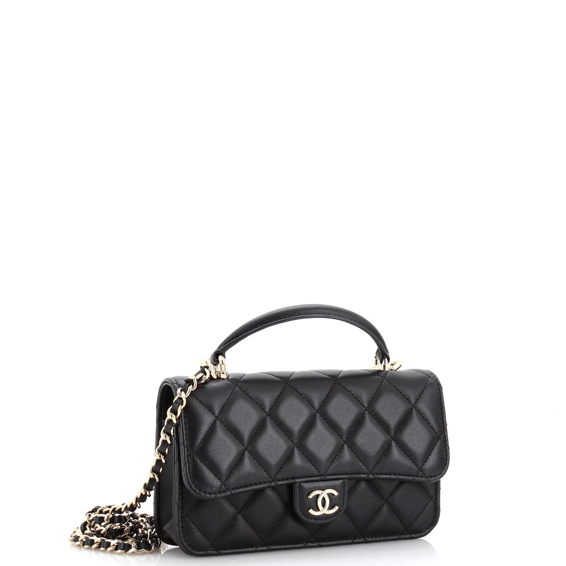 Chanel Classic Top Handle Flap Telefonhalter mit Kette gesteppt Lammfell im Zustand „Gut“ in NY, NY