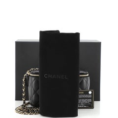 Petit coffret de toilette classique Chanel avec chaîne en cuir d'agneau matelassé