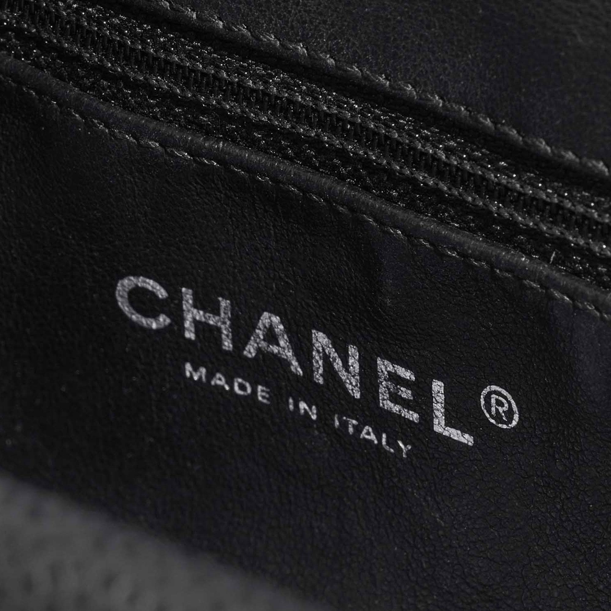 Chanel Classic Vintage Caviar CC Black Diamond Quilted Timeless Clutch Bag en vente 9