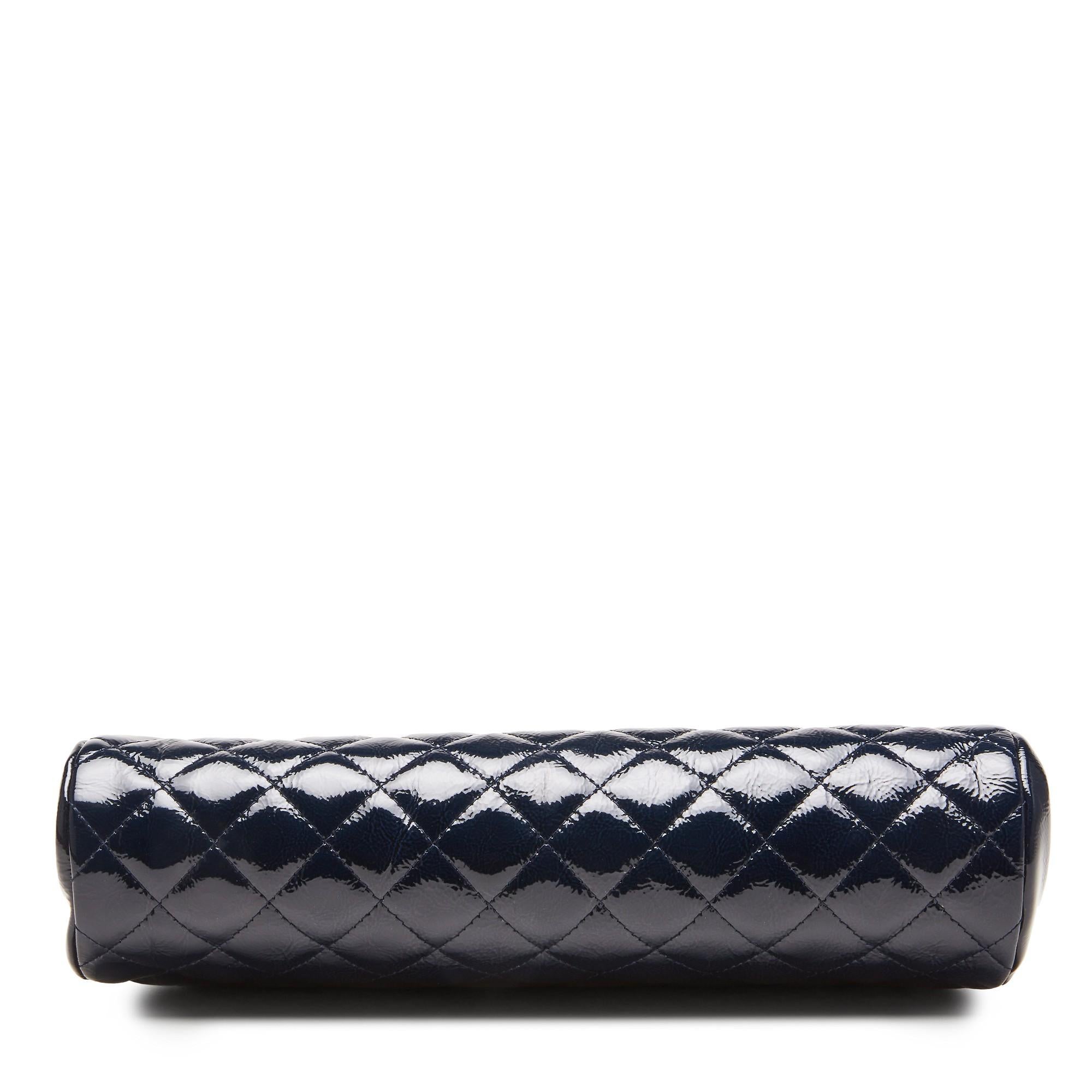 Chanel 2007 Classic Vintage Navy Blue Patent Diamond Quilted Timeless Clutch Bag im Angebot 5