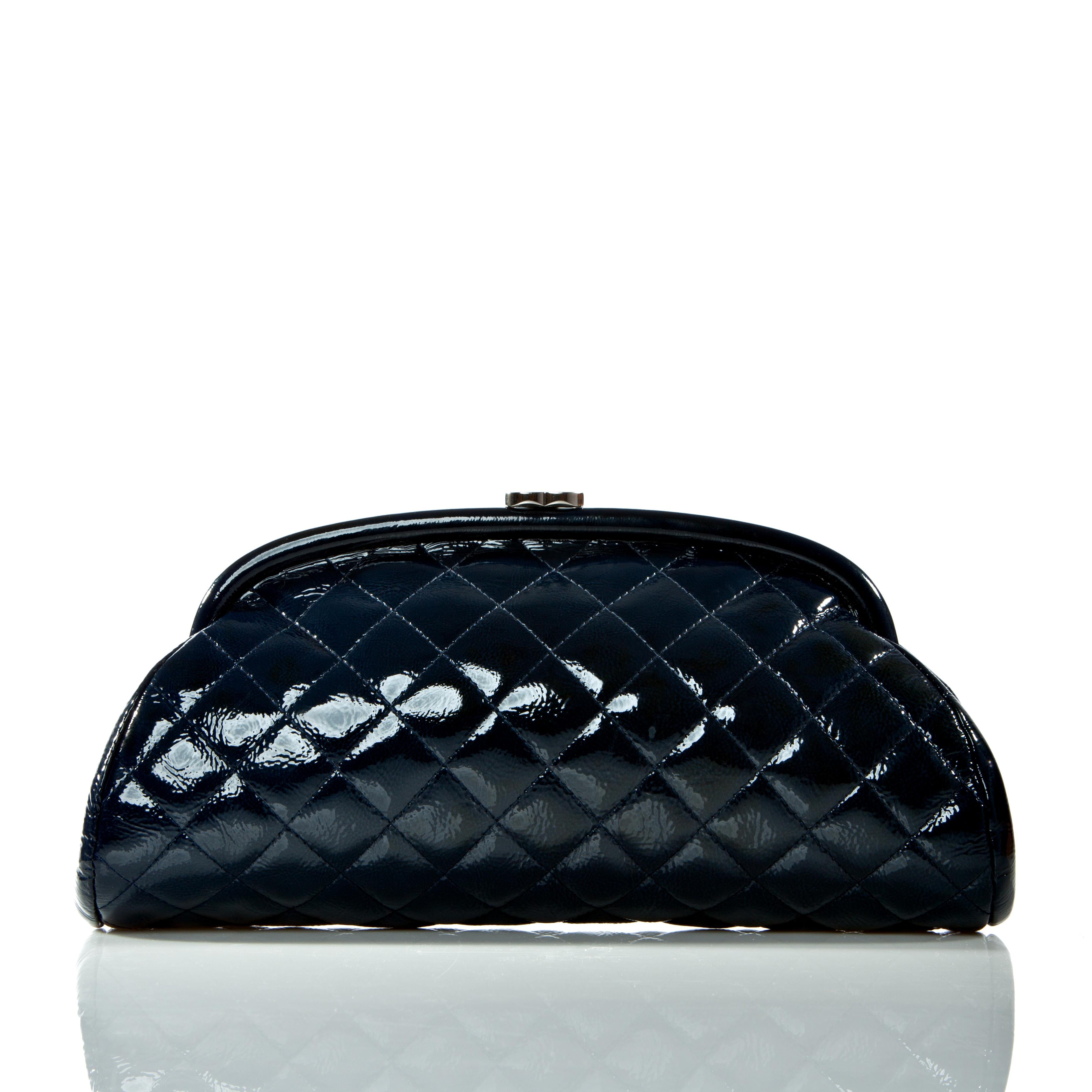 Black Chanel 2007 Classic Vintage Navy Blue Patent Diamond Quilted Timeless Clutch Bag For Sale