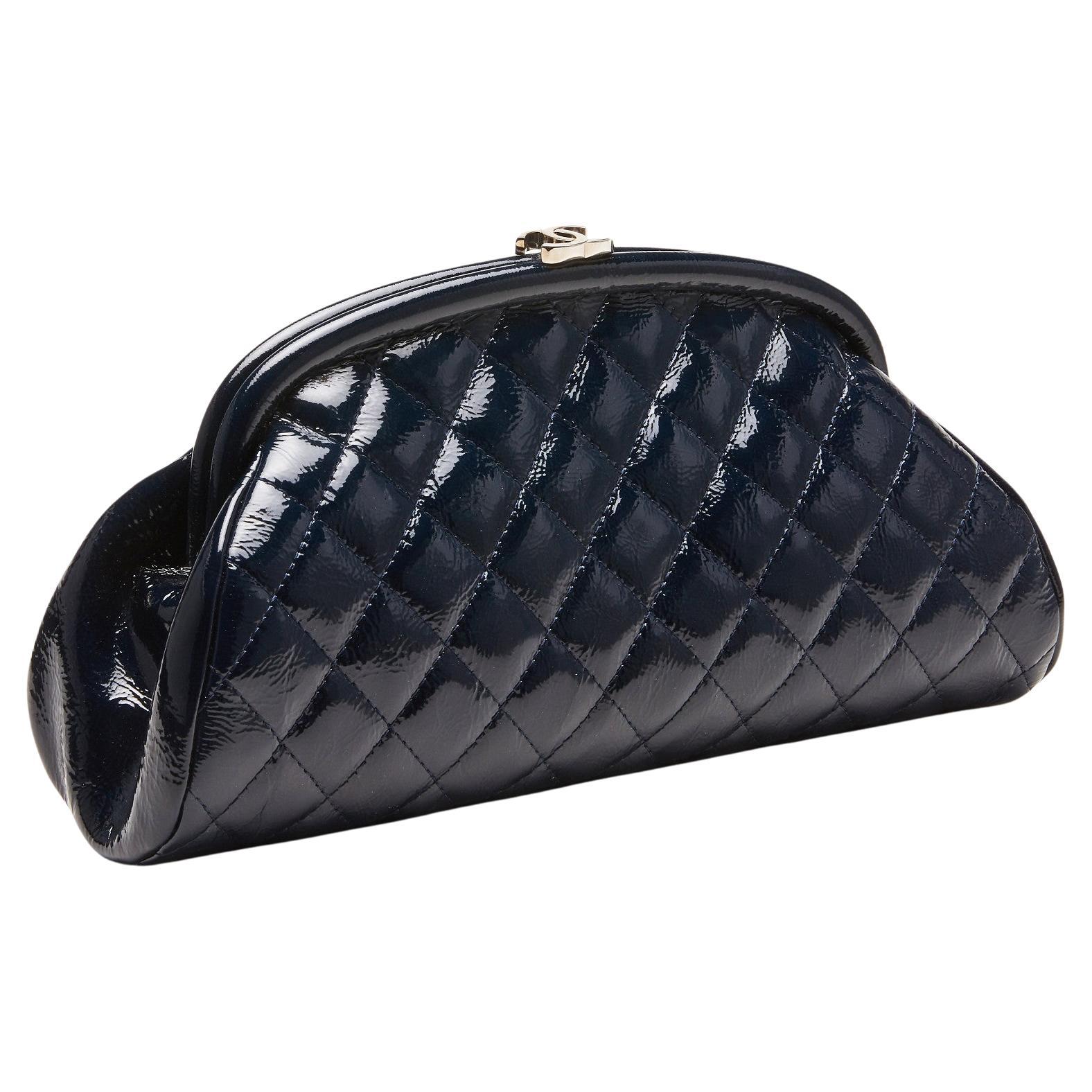 Chanel 2007 Classic Vintage Navy Blue Patent Diamond Quilted Timeless Clutch Bag im Angebot 1