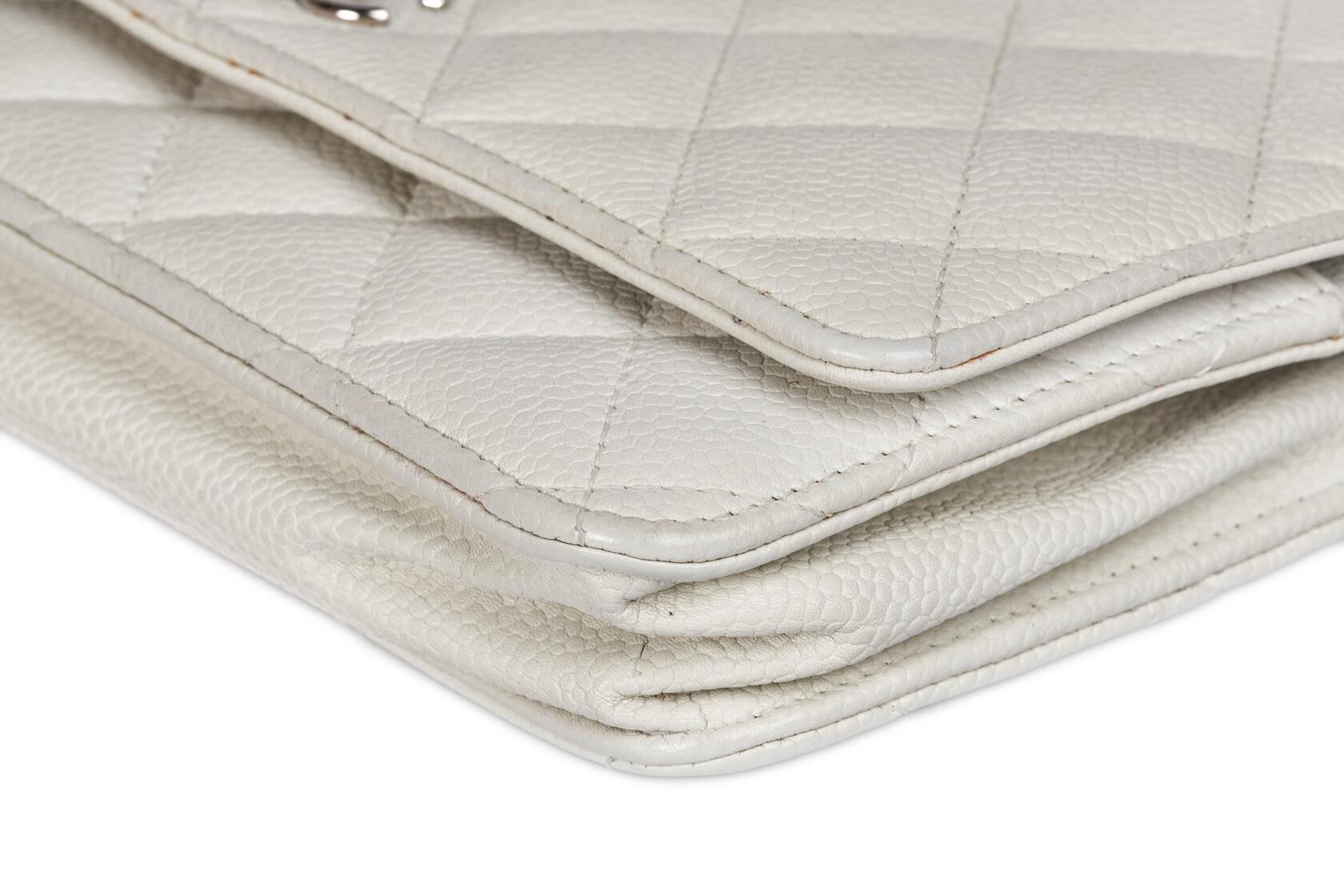 Chanel Klassisches Portemonnaie mit Kette (WOC) im Angebot 1