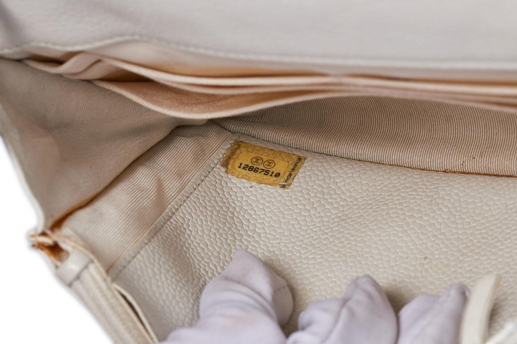 Chanel Klassisches Portemonnaie mit Kette (WOC) im Angebot 2