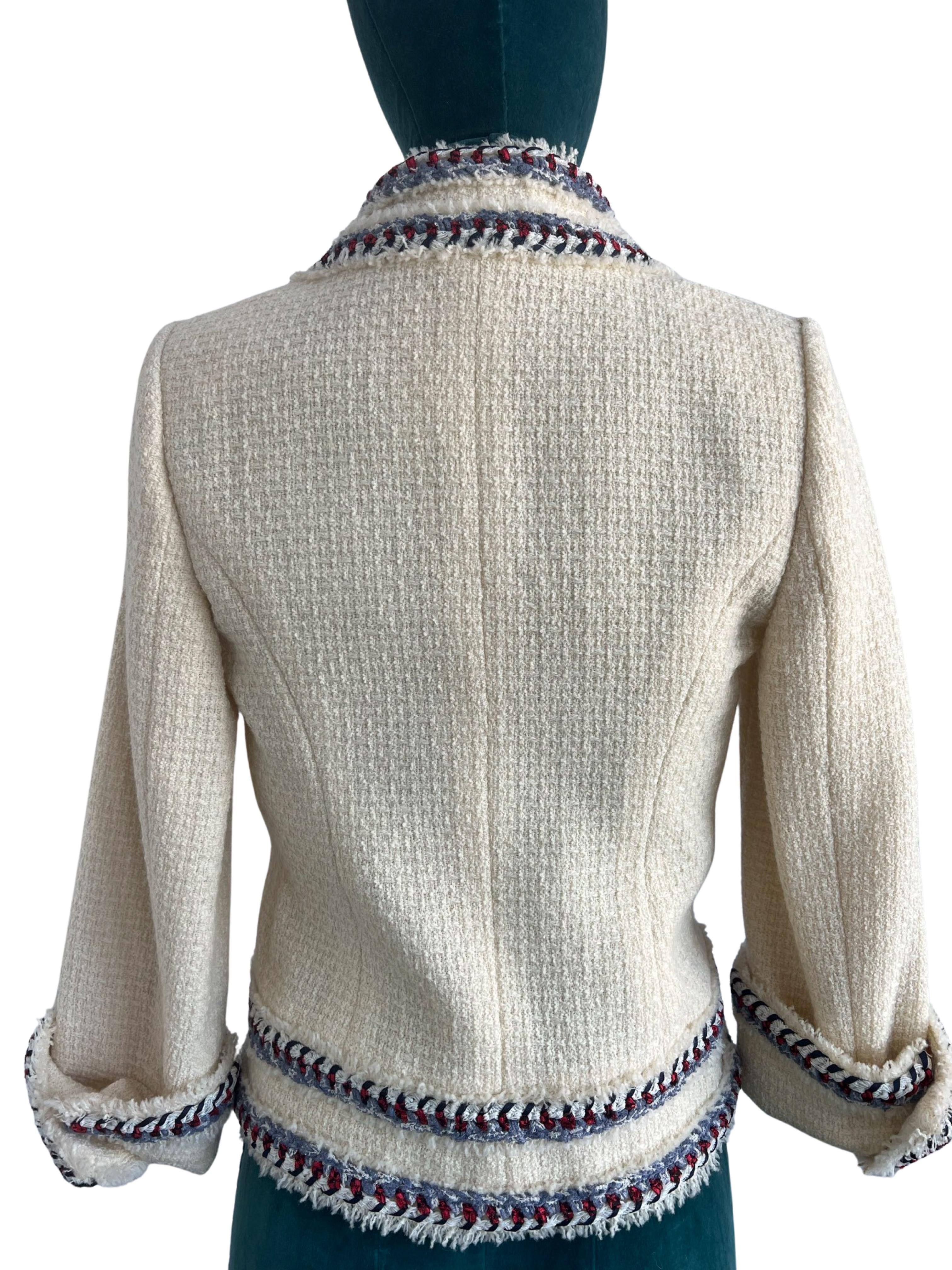 Chanel Classic White short tweed Jacket F34 In Excellent Condition In Toronto, CA
