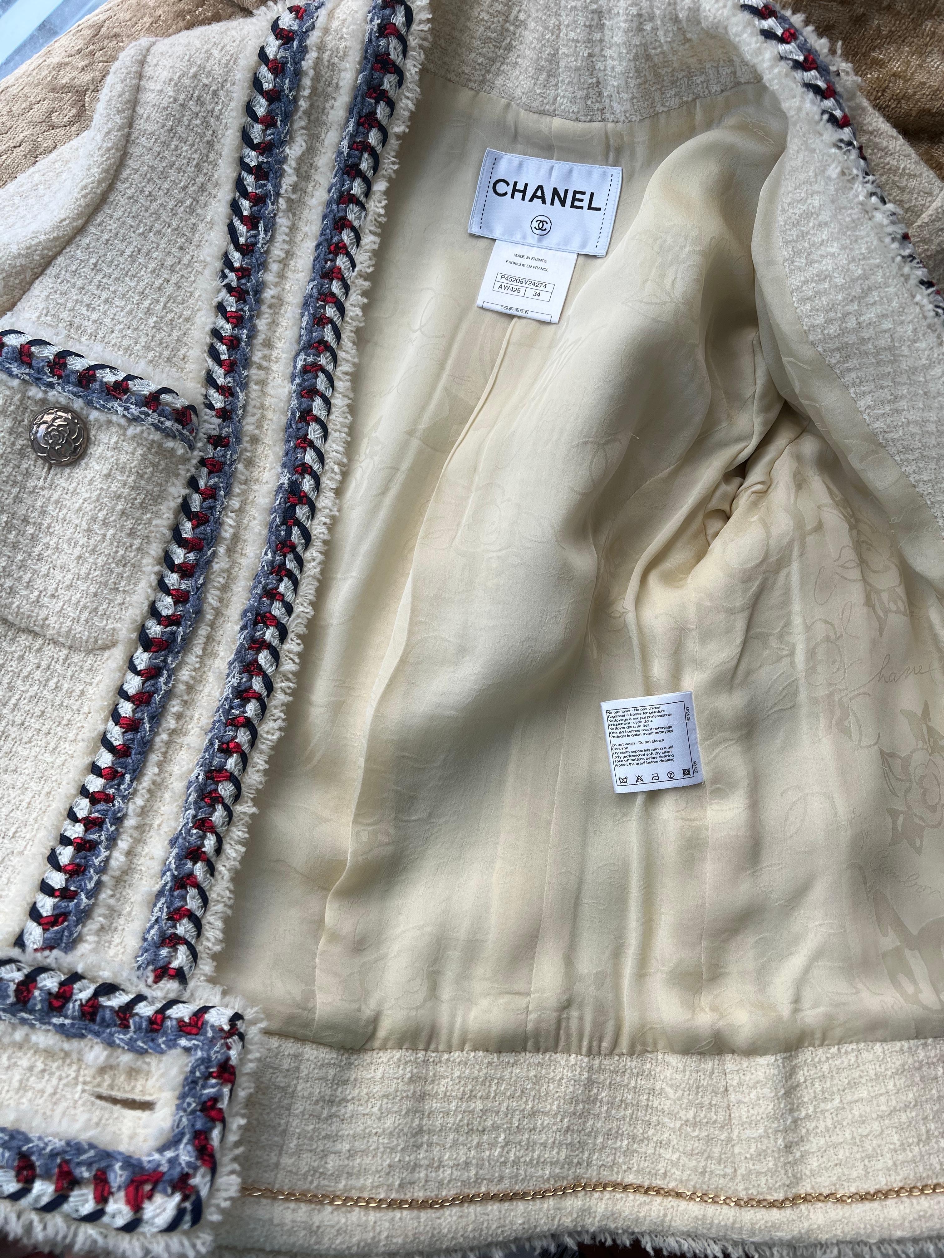 Chanel Classic White short tweed Jacket F34 4