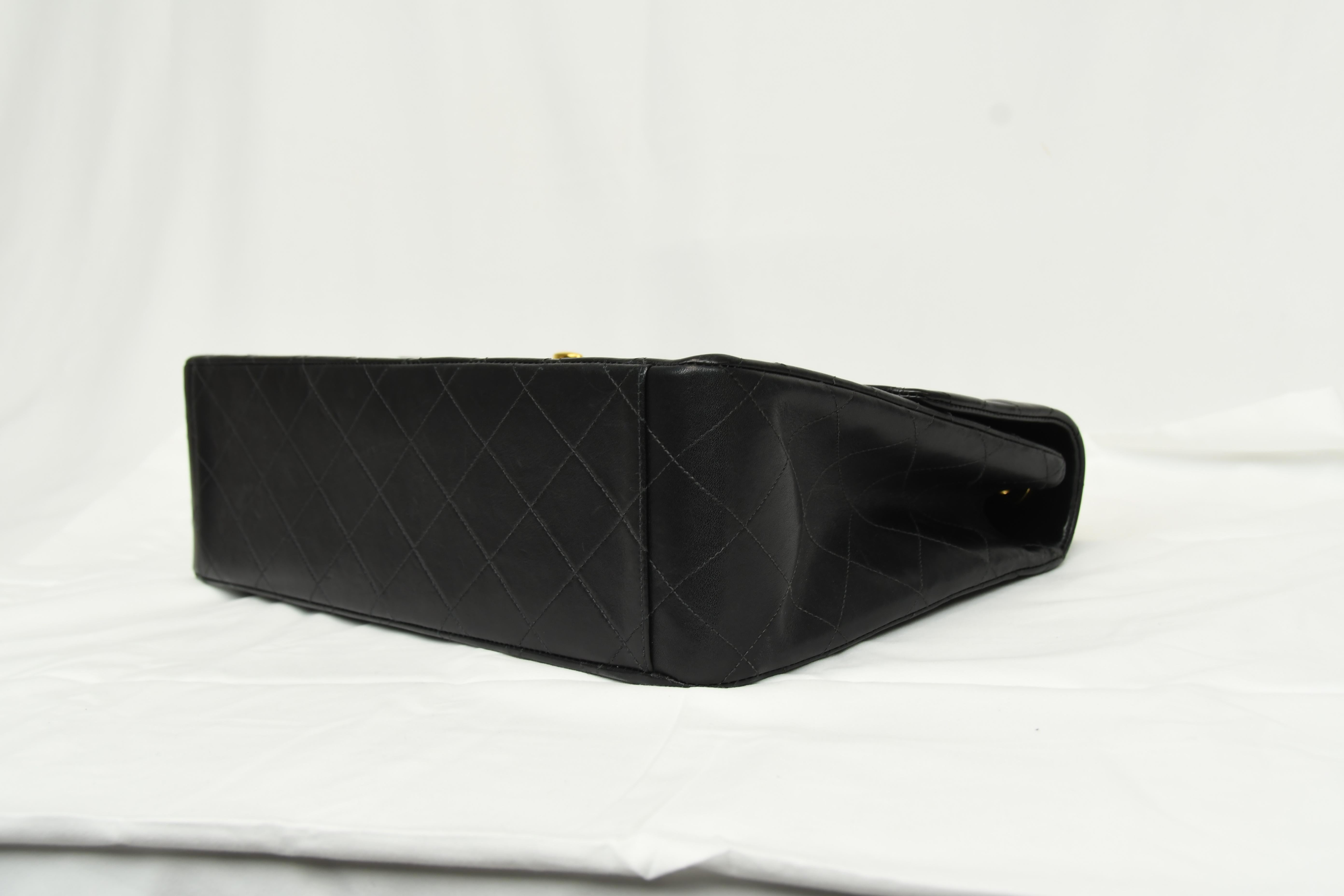 Chanel Classic XL Bolso con solapa simple Piel de cordero negra Principios de los 2000 en venta 14