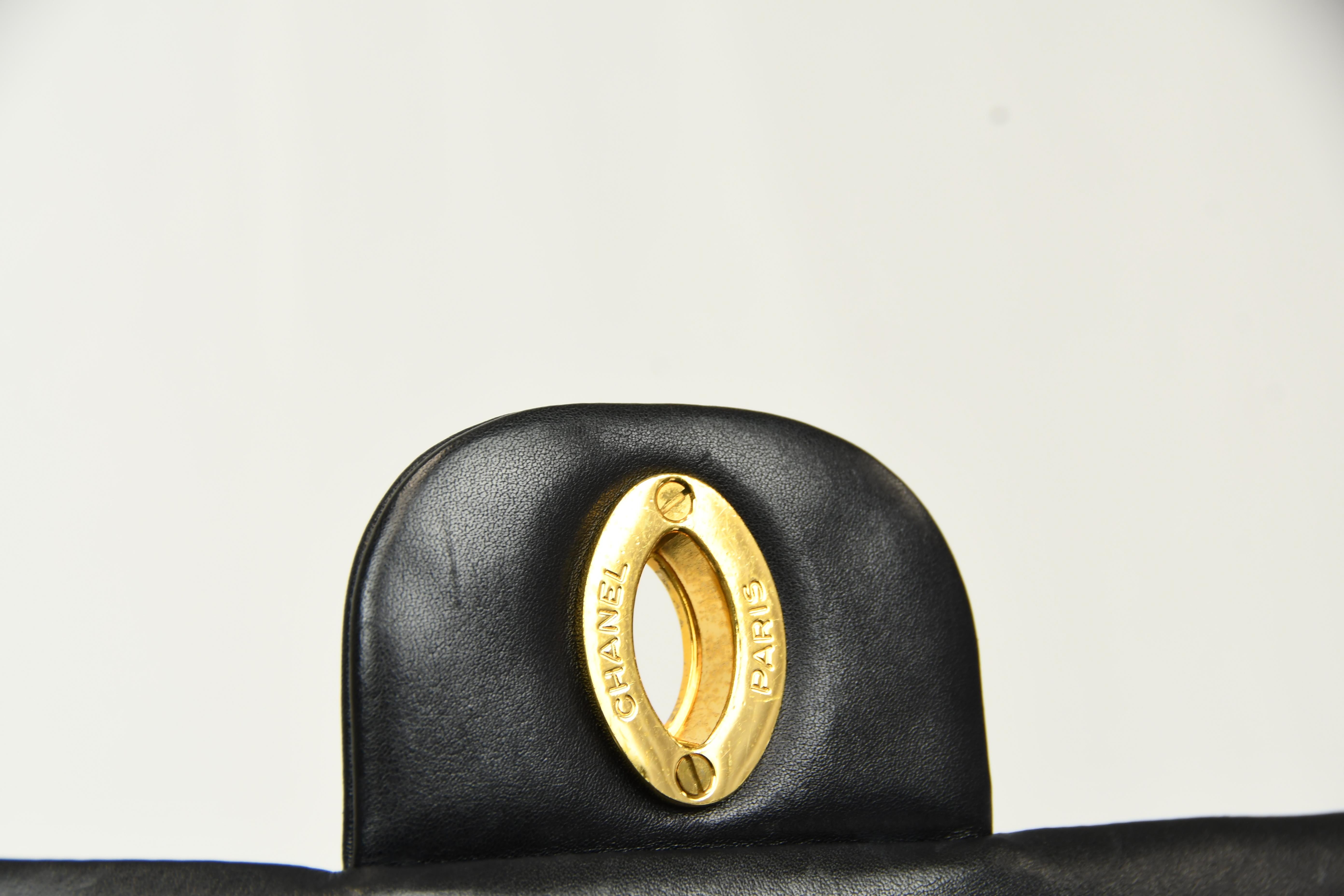 Chanel Classic XL Bolso con solapa simple Piel de cordero negra Principios de los 2000 Negro en venta