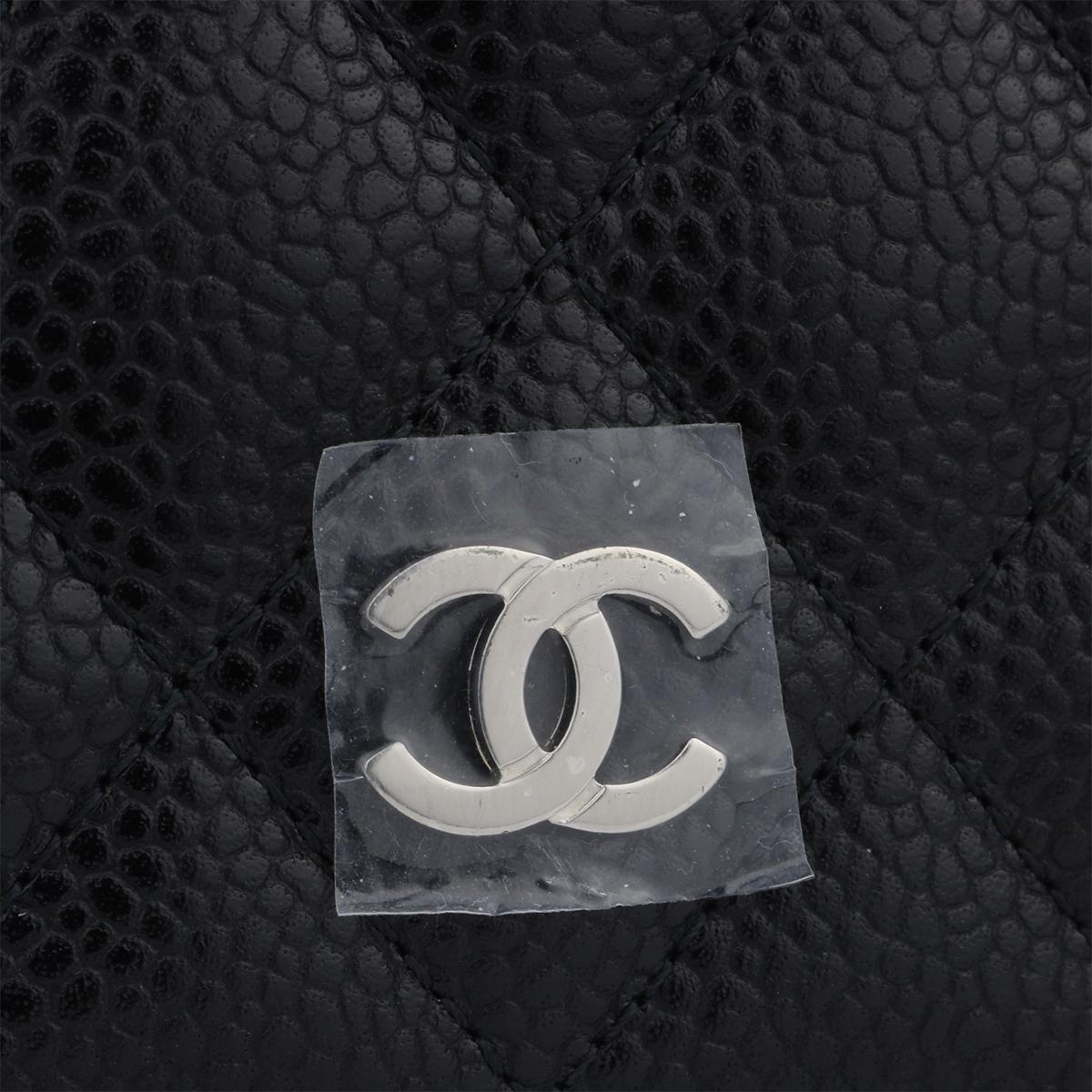 CHANEL Classic Zipped Wallet Black Caviar with Silver Hardware 2016 In Excellent Condition In Huddersfield, GB