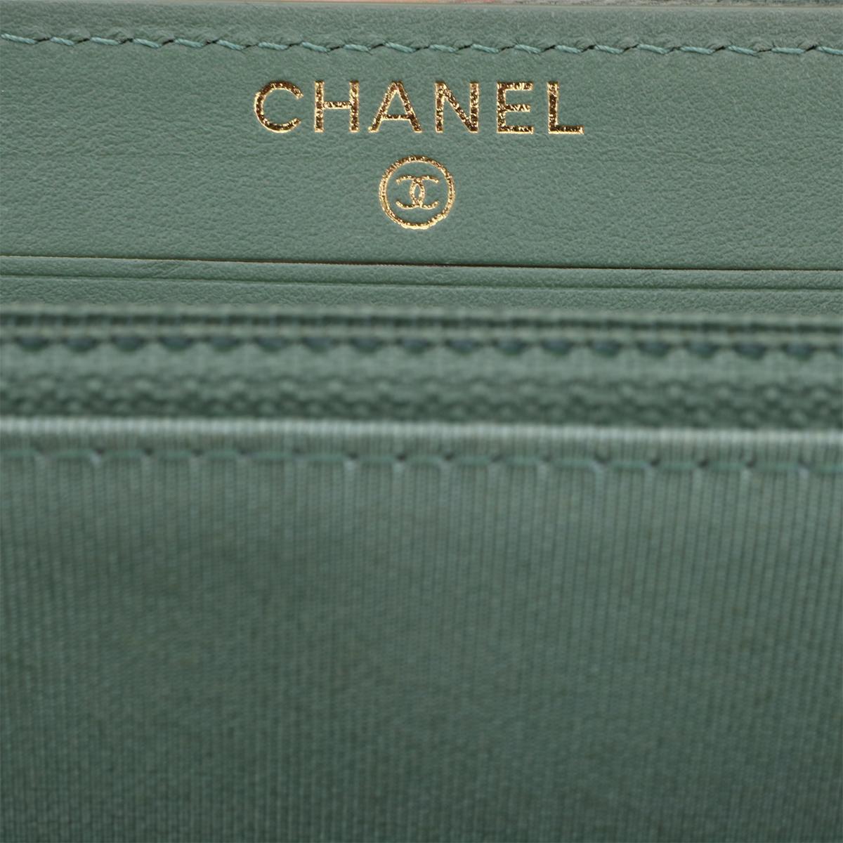 CHANEL Classic Zipped Wallet Medium Green Caviar Iridescent with Brushed Gold HW 5