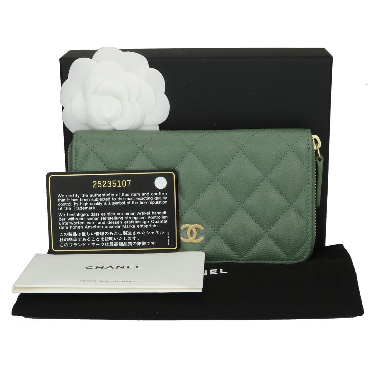 Authentic CHANEL Classic Zipped Wallet Medium Green Caviar Iridescent with Brushed Gold Hardware 2018.

This stunning zippy wallet is in brand new condition, the wallet still holds its original shape, and the hardware is still very shiny. Extremely