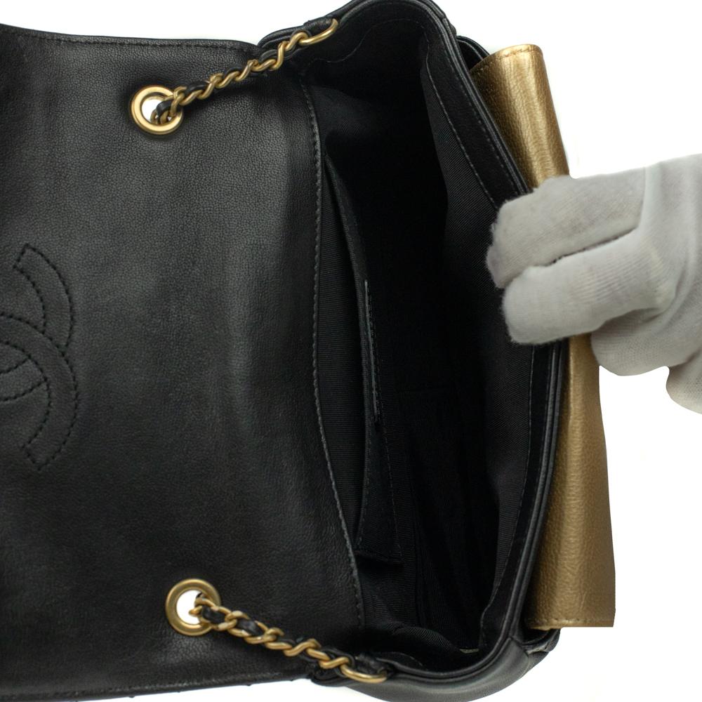 CHANEL, Classique Camélia in black leather For Sale 3