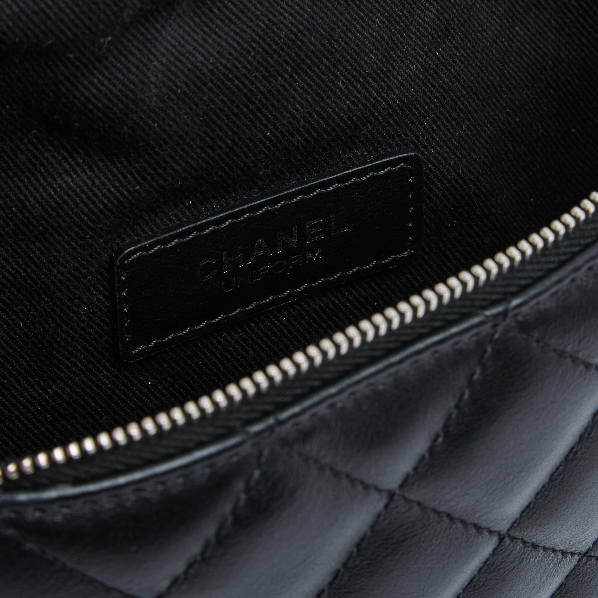 Chanel Classique CC Tasche mit verstellbarem Gürtel aus schwarzem, durchsichtigem Leder im Angebot 1