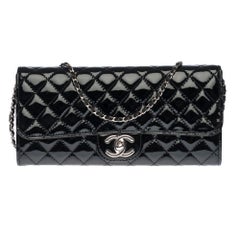 Chanel Classique "East West" shoulder bag in black quilted patent leather, SHW