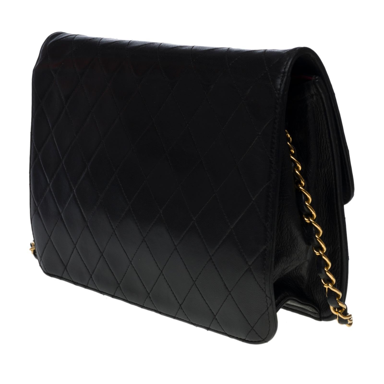 Chanel Classique flap bag bag in black quilted leather, GHW In Good Condition For Sale In Paris, IDF