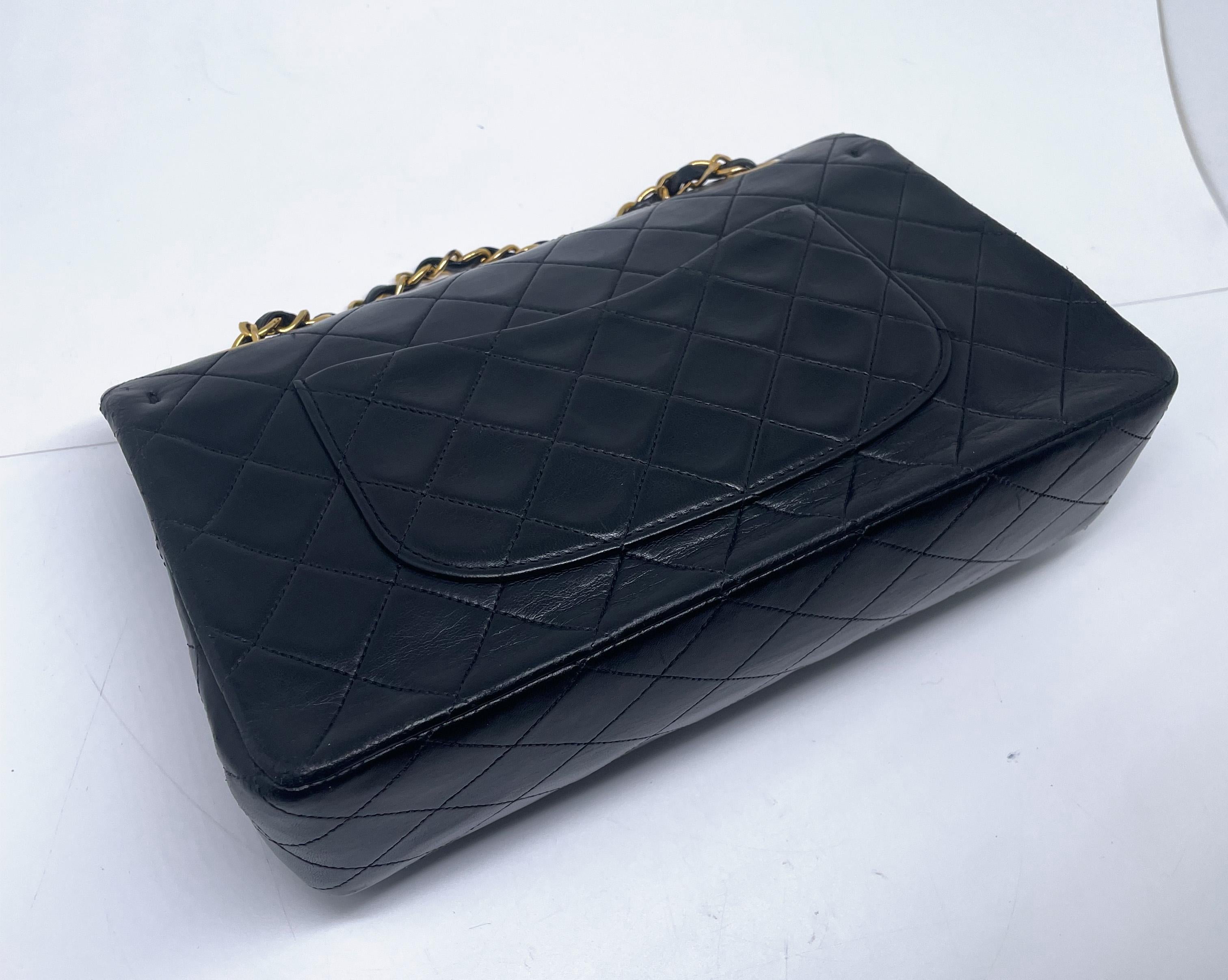 Chanel Classique handbag in black lambskin and 24-carat plated gold metal For Sale 12