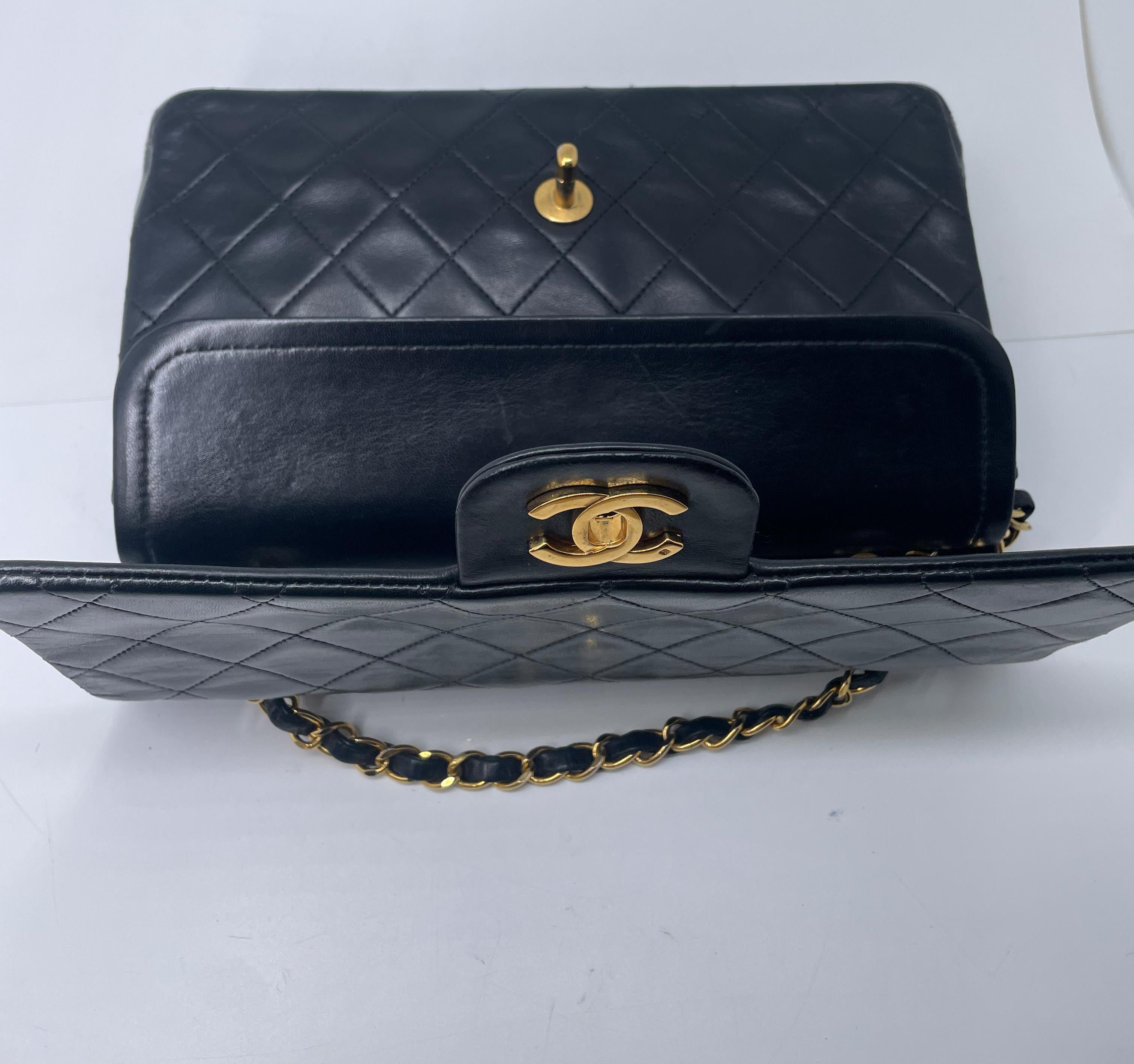 Chanel Classique handbag in black lambskin and 24-carat plated gold metal For Sale 13