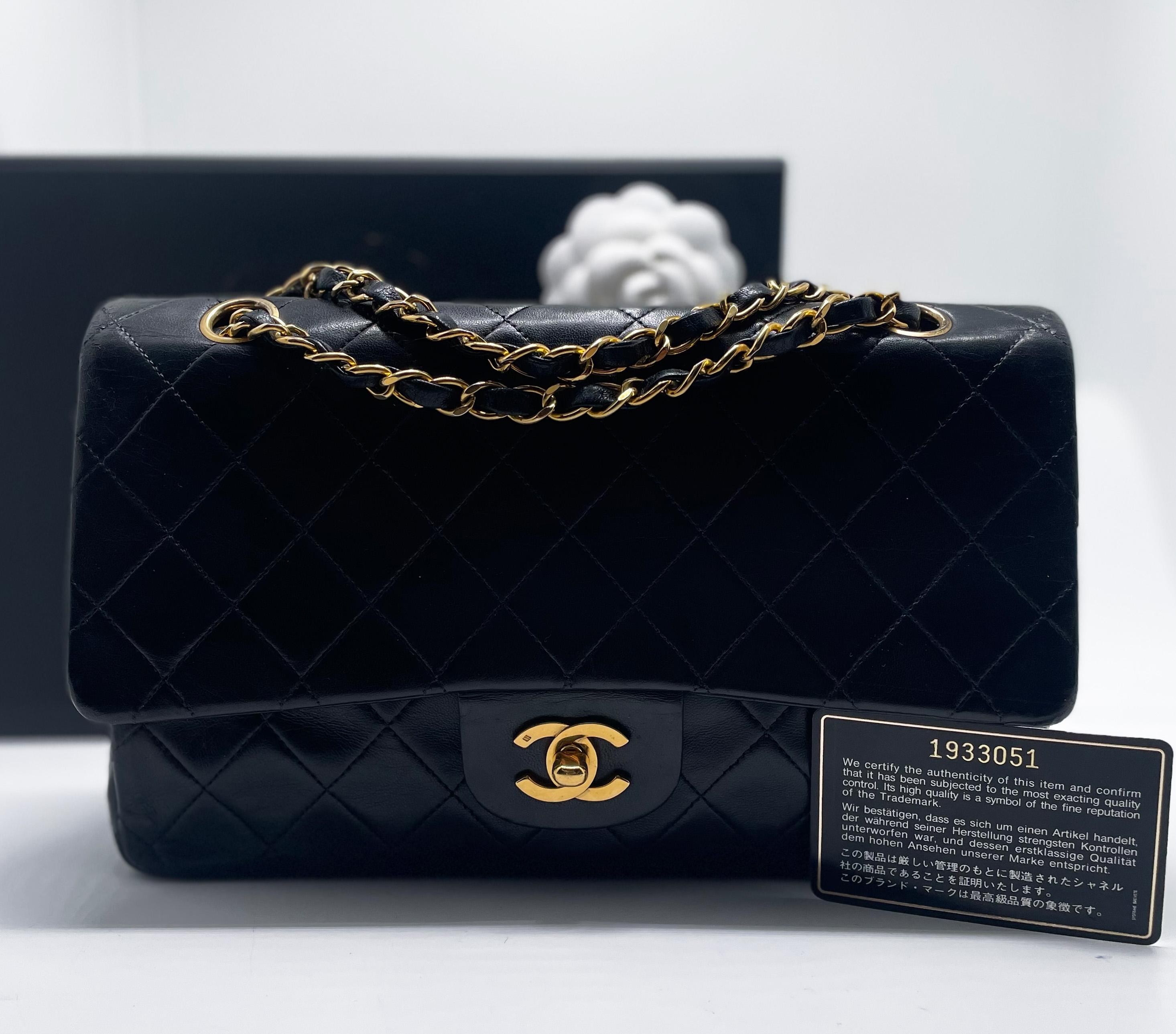 Chanel Classique handbag in black lambskin and 24-carat plated gold metal For Sale 1