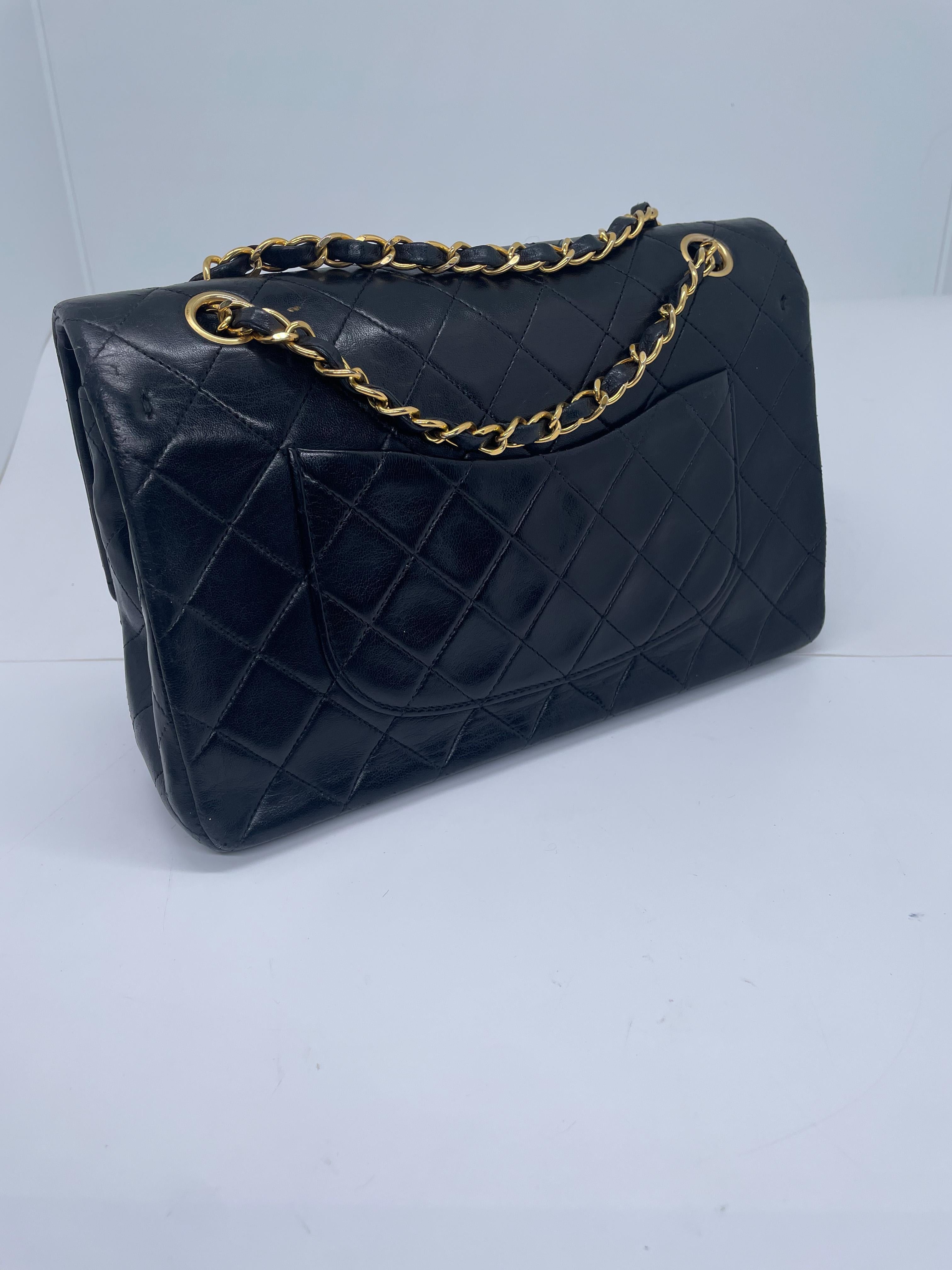 Chanel Classique handbag in black lambskin and 24-carat plated gold metal For Sale 2
