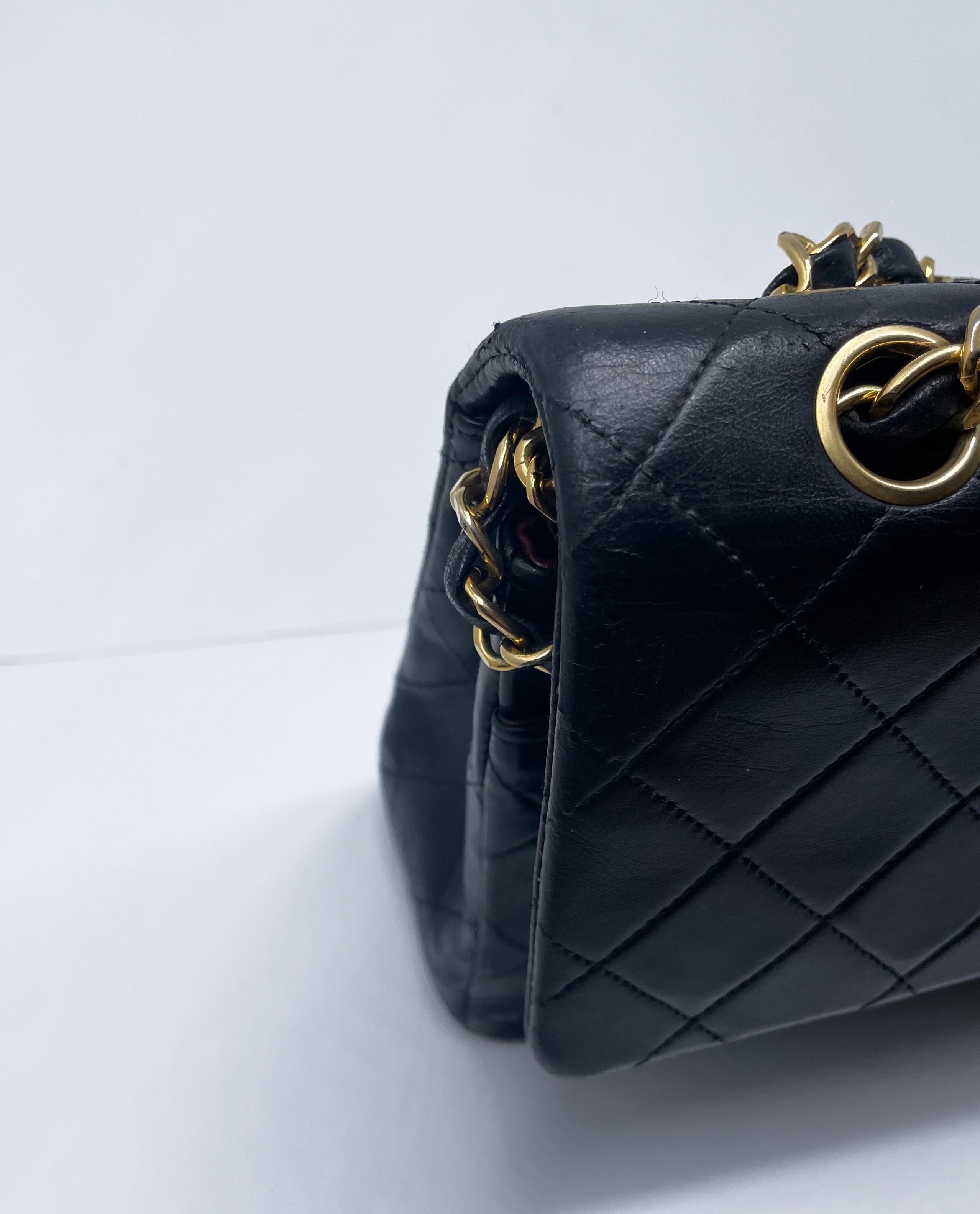 Chanel Classique handbag in black lambskin and 24-carat plated gold metal For Sale 3
