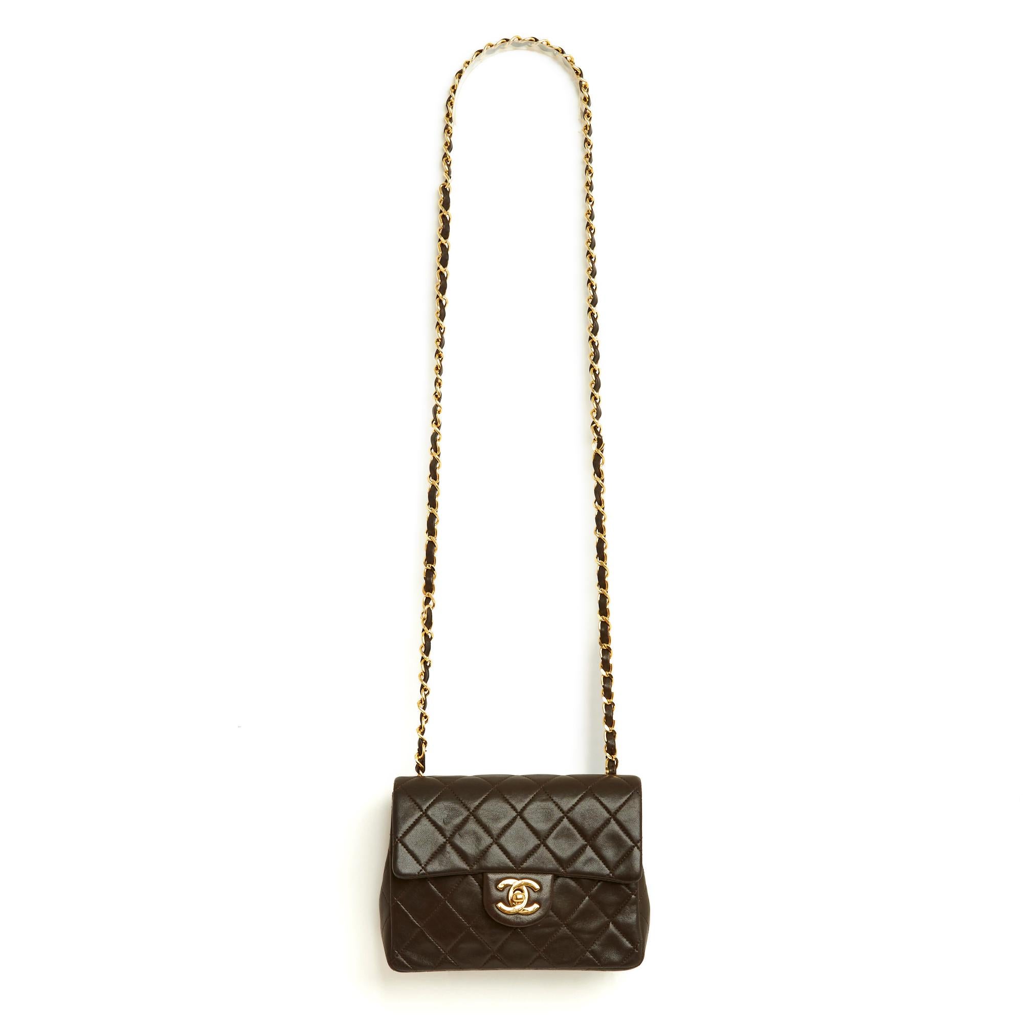 Chanel Classic Mini Carré model handbag in dark brown quilted leather, quarter-turn CC clasp in gold metal, matching leather interior with 1 zipped pocket and a patch pocket, long strap in metal chain interlaced with leather for shoulder or