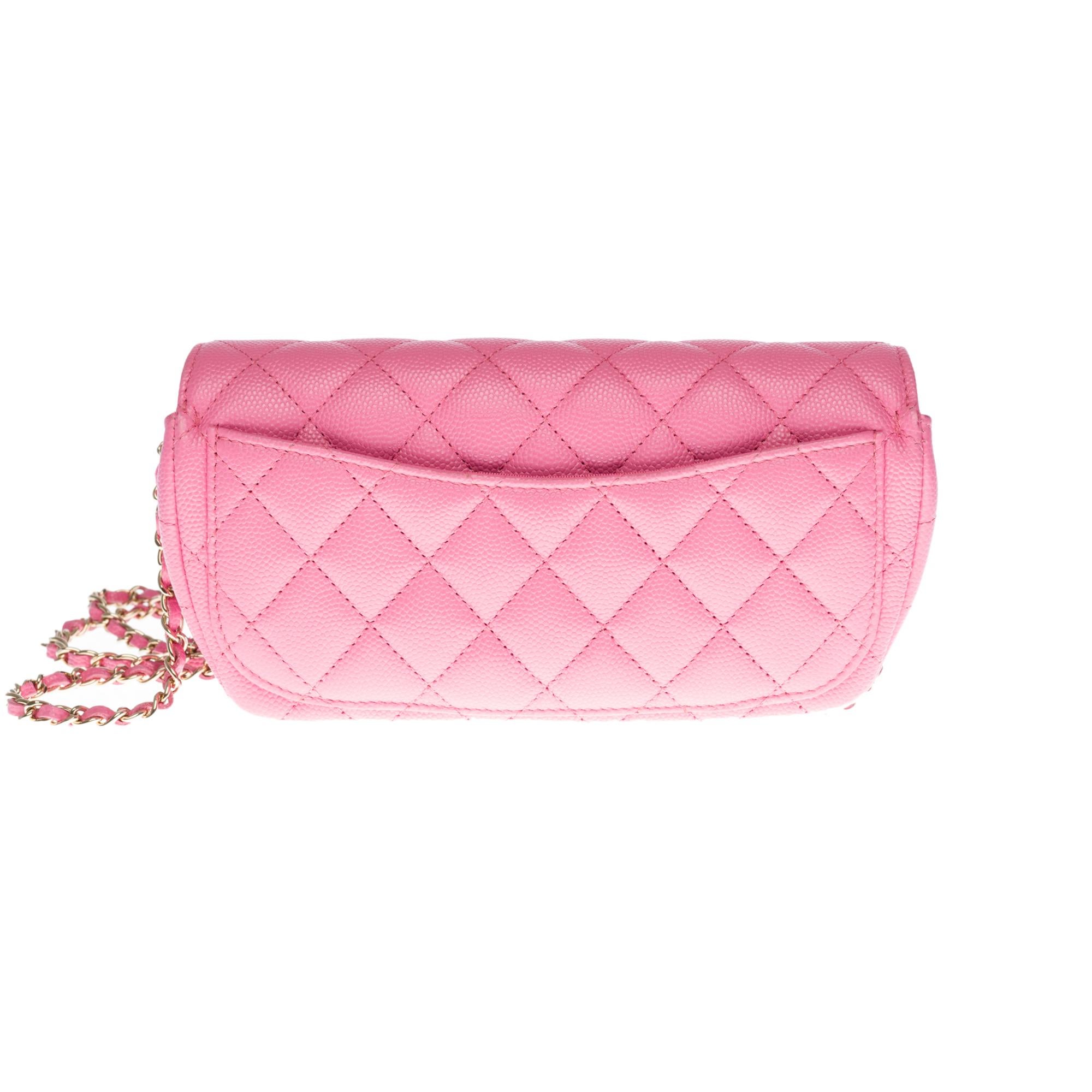 Lovely Chanel Classique Sunglasses Bag/Case in pink caviar quilted leather, champagne metal hardware
Flap closure with champagne metal clasp
Interior in pink canvas
Signature: 