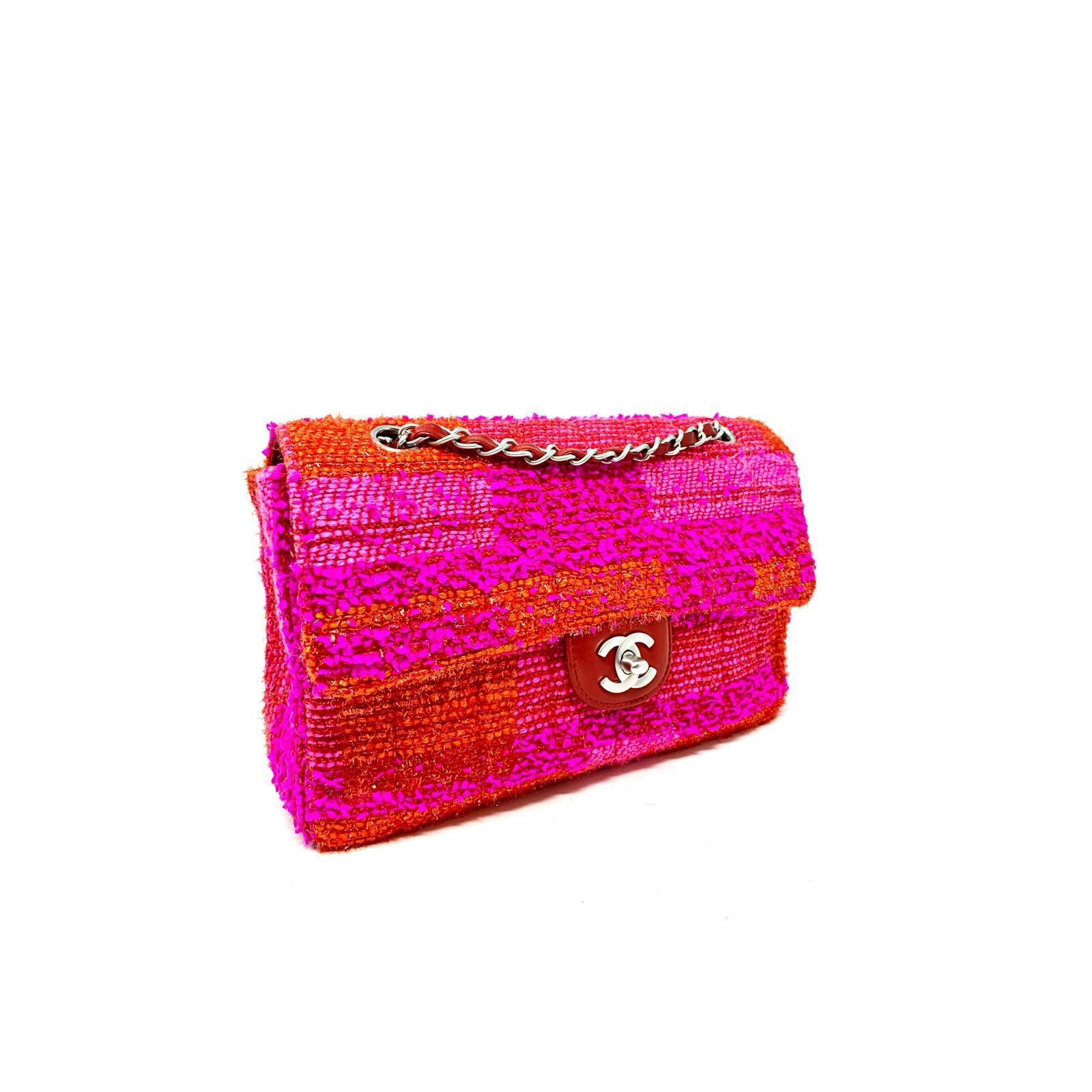 Chanel Classique Tweed fucsia Hdw Silver, 2002  In Excellent Condition In Milan, IT