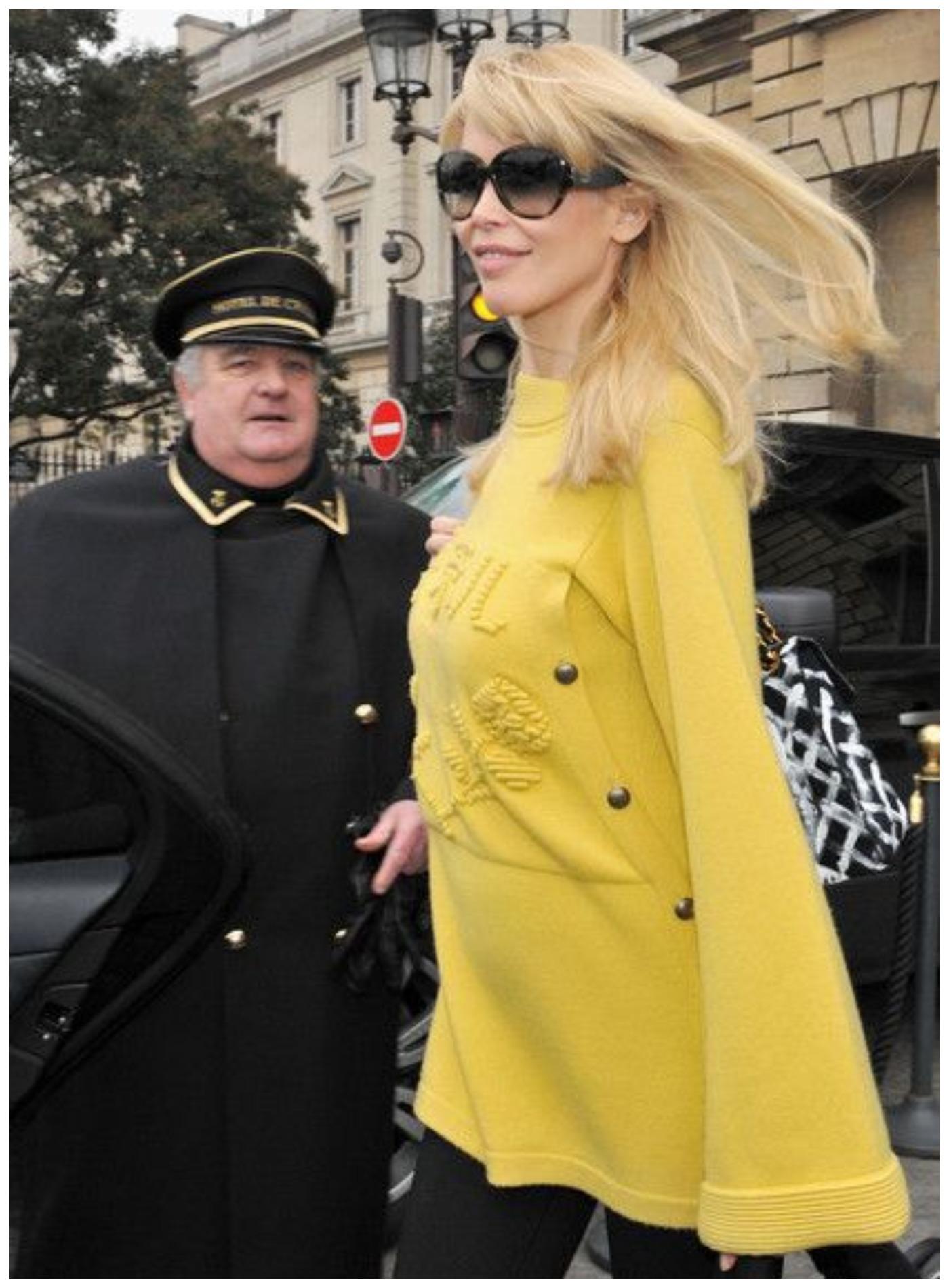 Chanel & Claudia Schiffer 2010 Paris / SHANGHAI Cashmere Tunic Dress
As seen on Supermodel Claudia Schiffer! Style CC Logo 
Runway Chanel CC logo cashmere tunic dress from Paris / SHANGHAI Collection, metiers d'Art
- CC logo buttons 
Collection:
