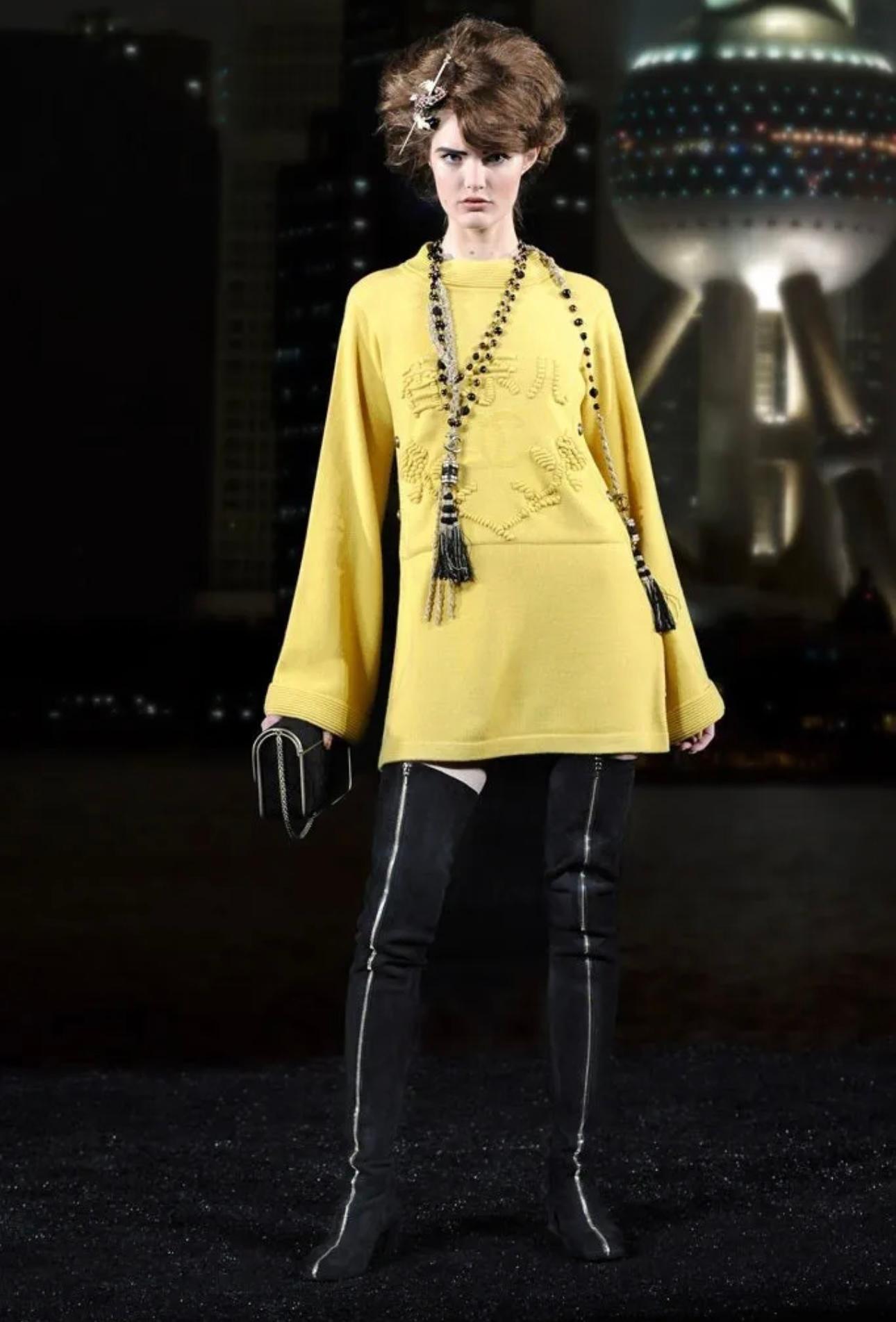 Chanel Claudia Schiffer Style CC Logo Cashmere Tunic Dress In Excellent Condition For Sale In Dubai, AE
