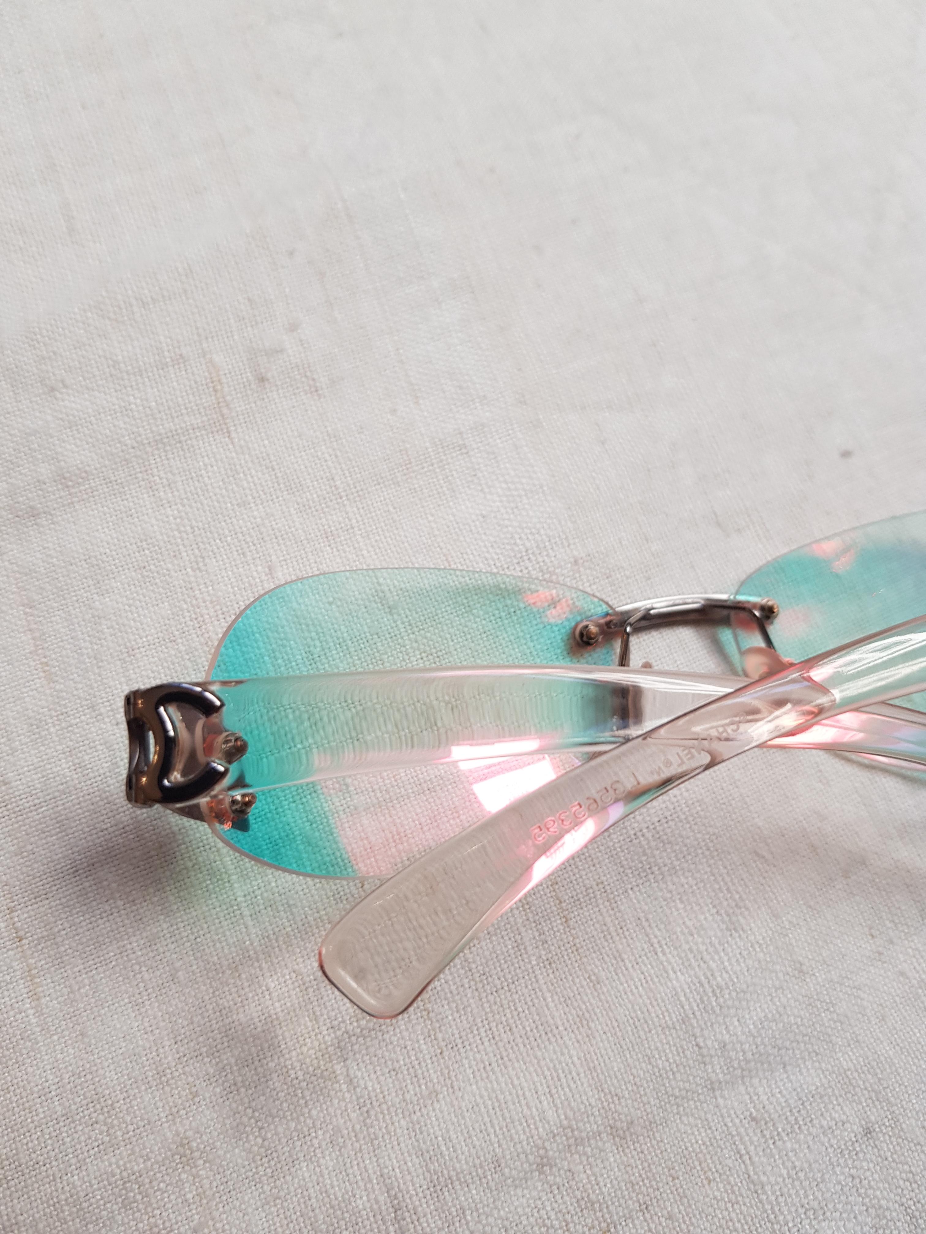 CHANEL Clear holographic mehrfarbig getönte CC-Silber-Sonnenbrille ohne Rand  für Damen oder Herren im Angebot