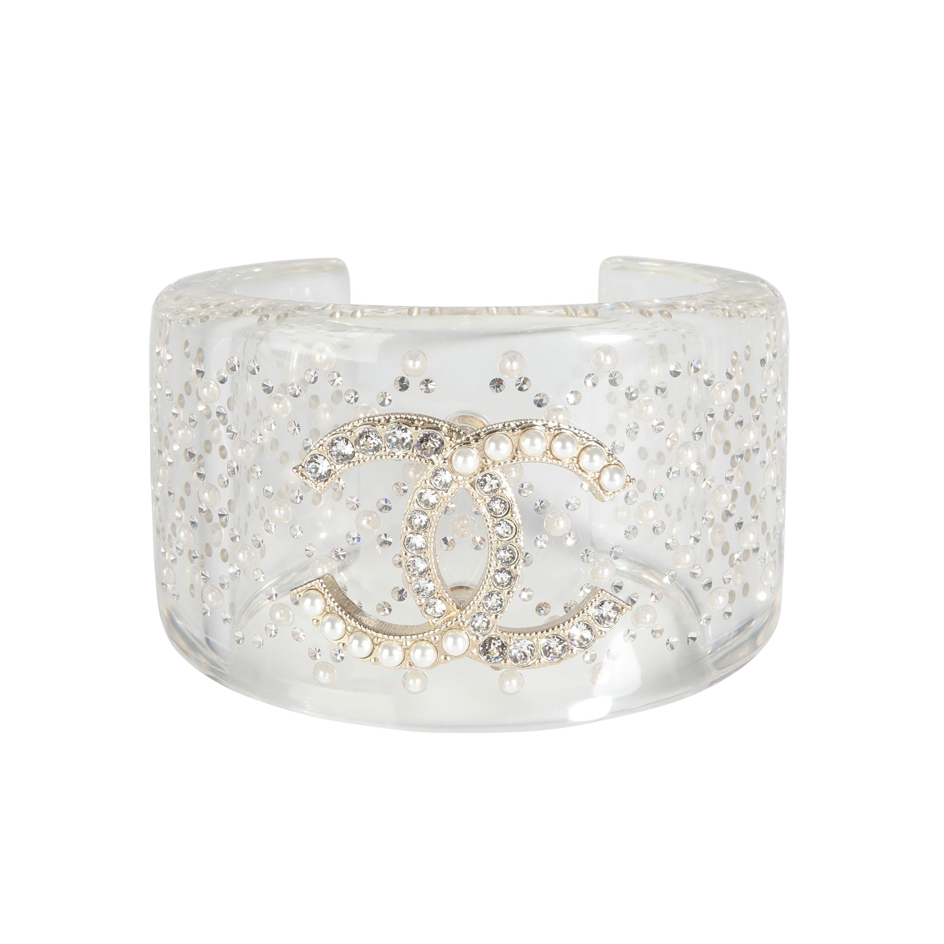 Chanel breiter Chanel-Armreif aus durchsichtigem Harz mit Perlen-Doppel-C-Logo