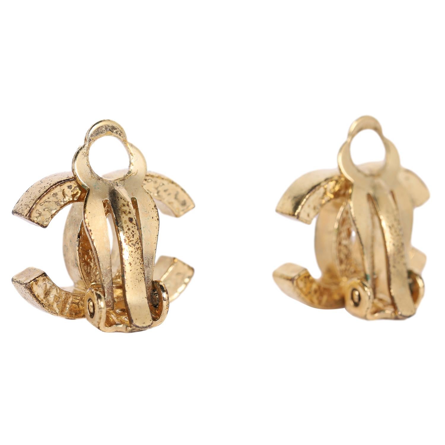 Women's Chanel Clip On CC Earrings Gold Vintage For Sale
