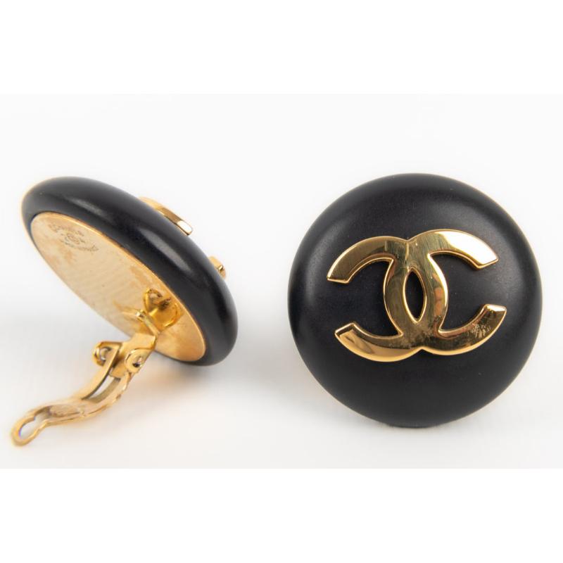 Women's Chanel Clip-on CC Earrings in Golden Metal and Bakelite