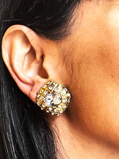 CHANEL clip-on ear signed 2CC3 quilted gold plated rhinestones